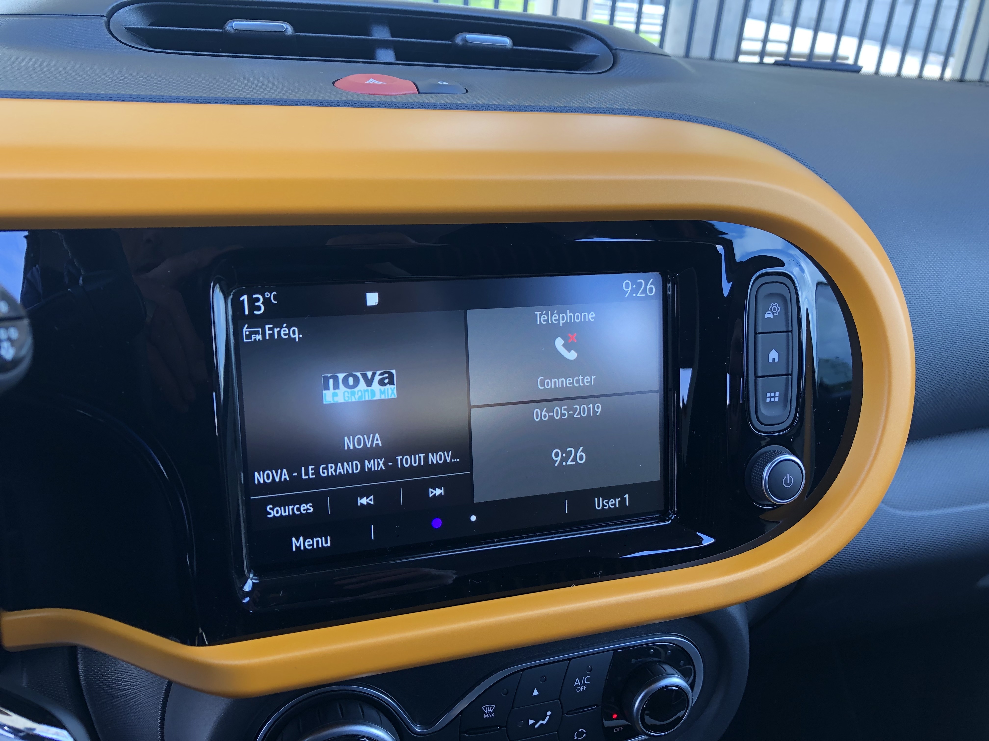 Renault Twingo interior specifications