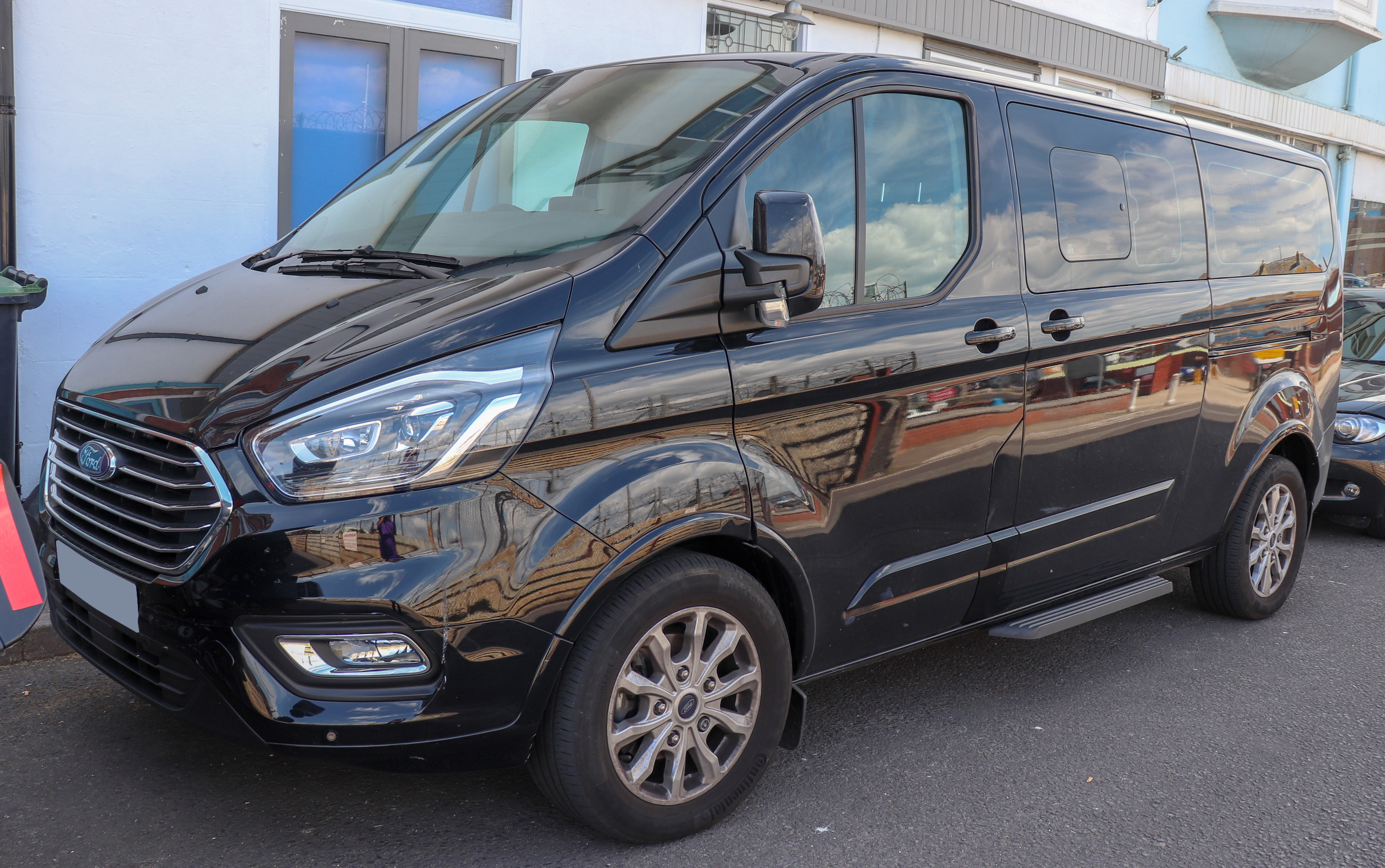 Ford Tourneo Custom reviews specifications