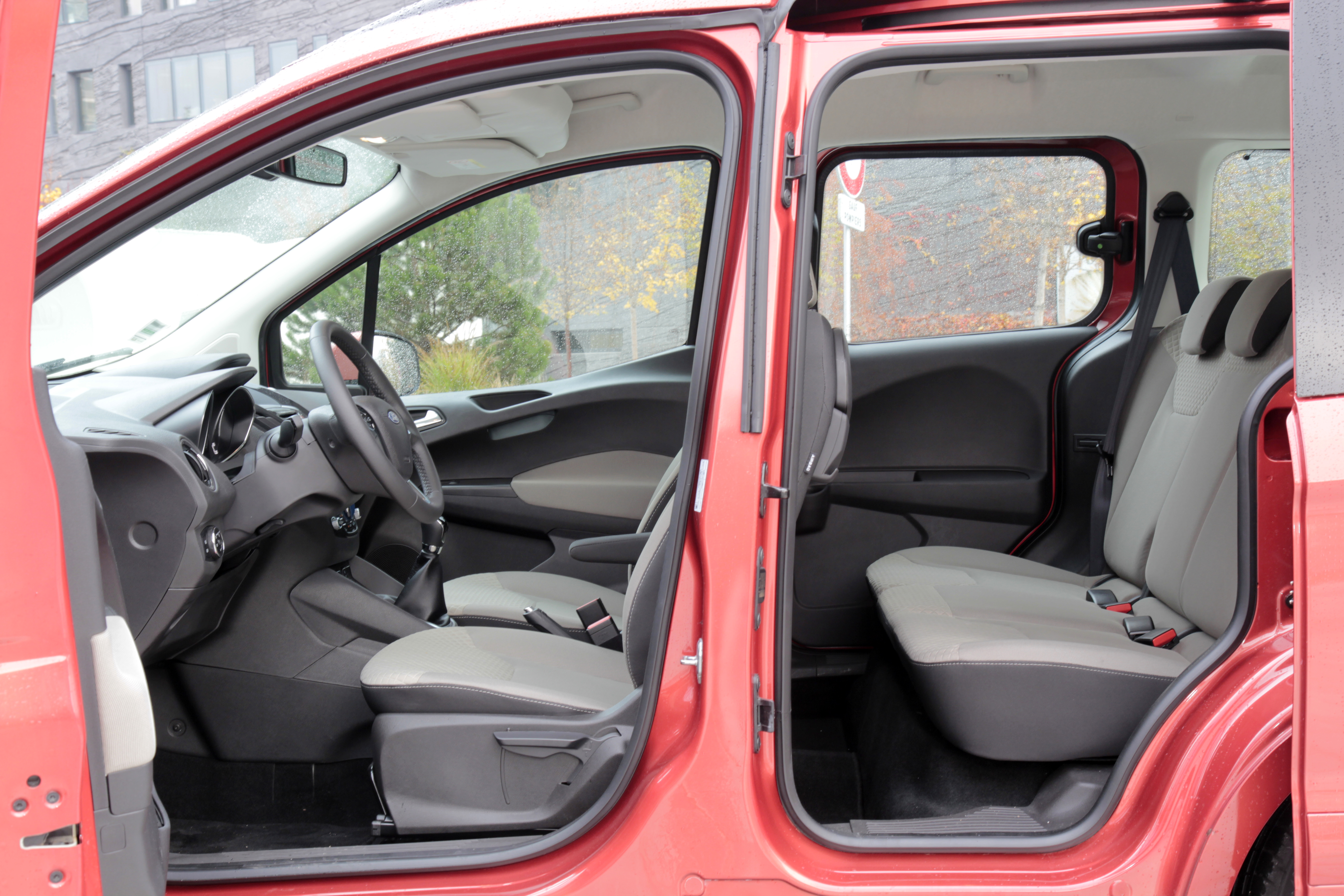 Ford Tourneo Courier accessories specifications