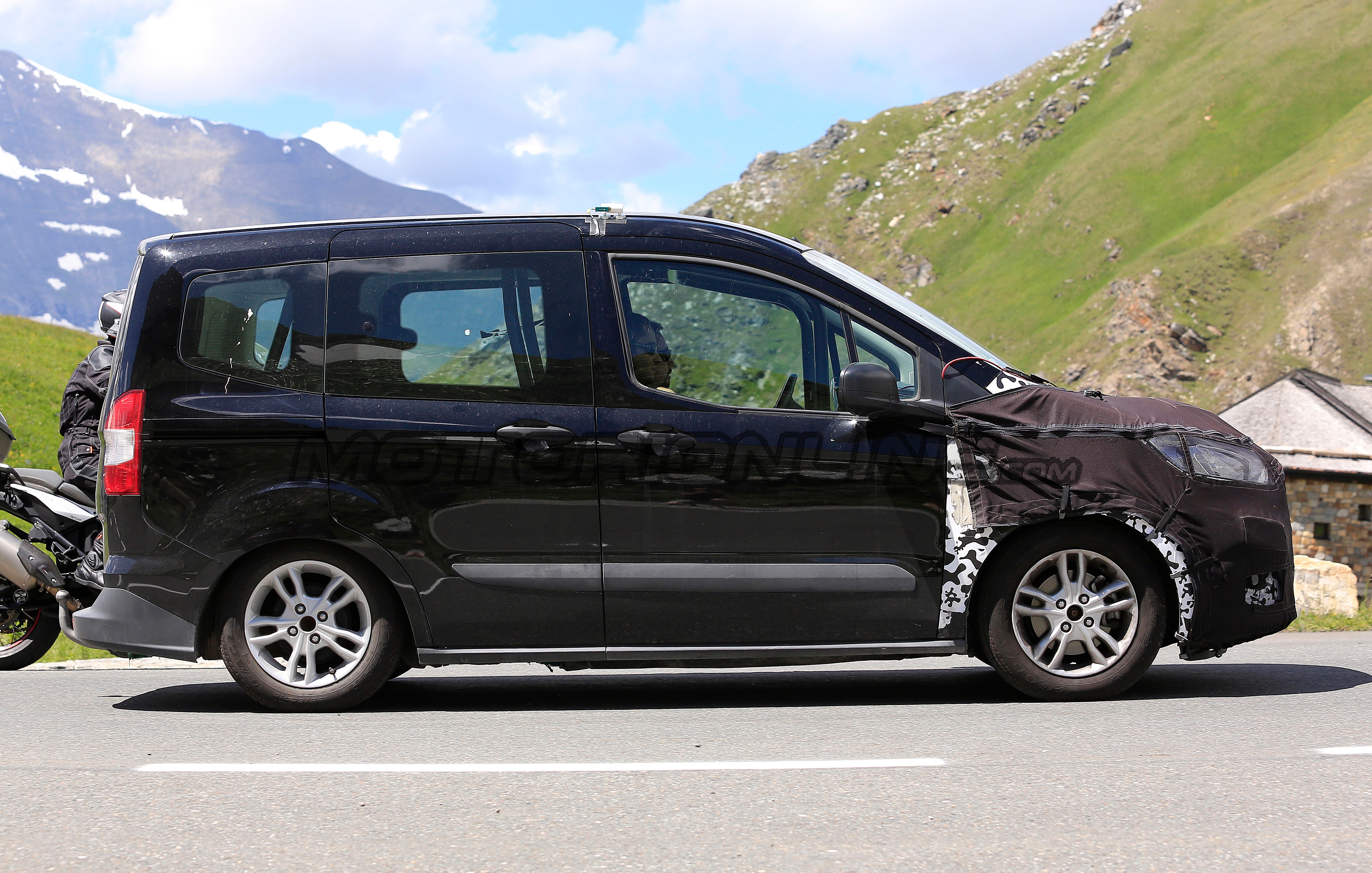 Ford Tourneo Courier hd photo