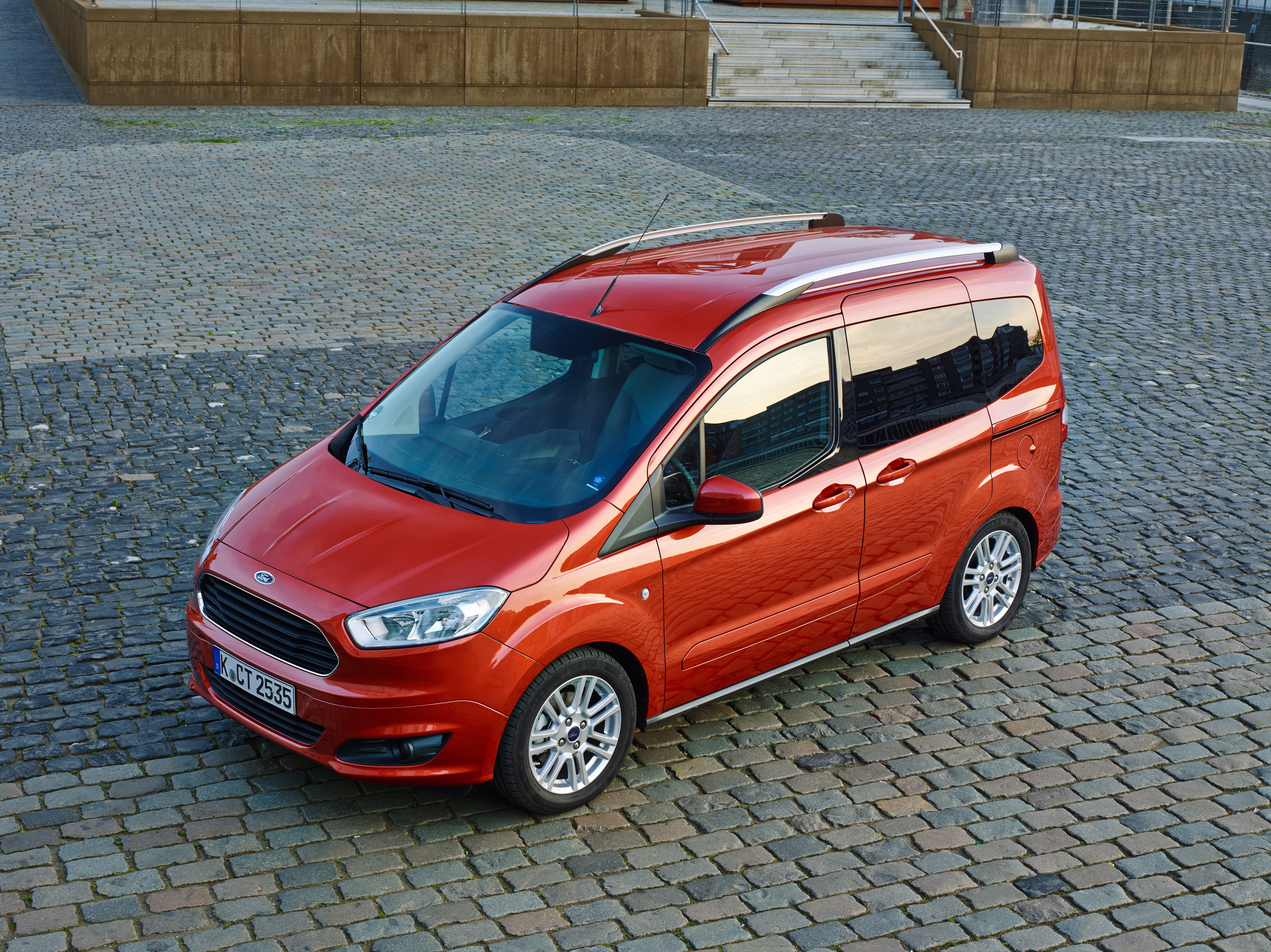 Ford Tourneo Courier exterior model