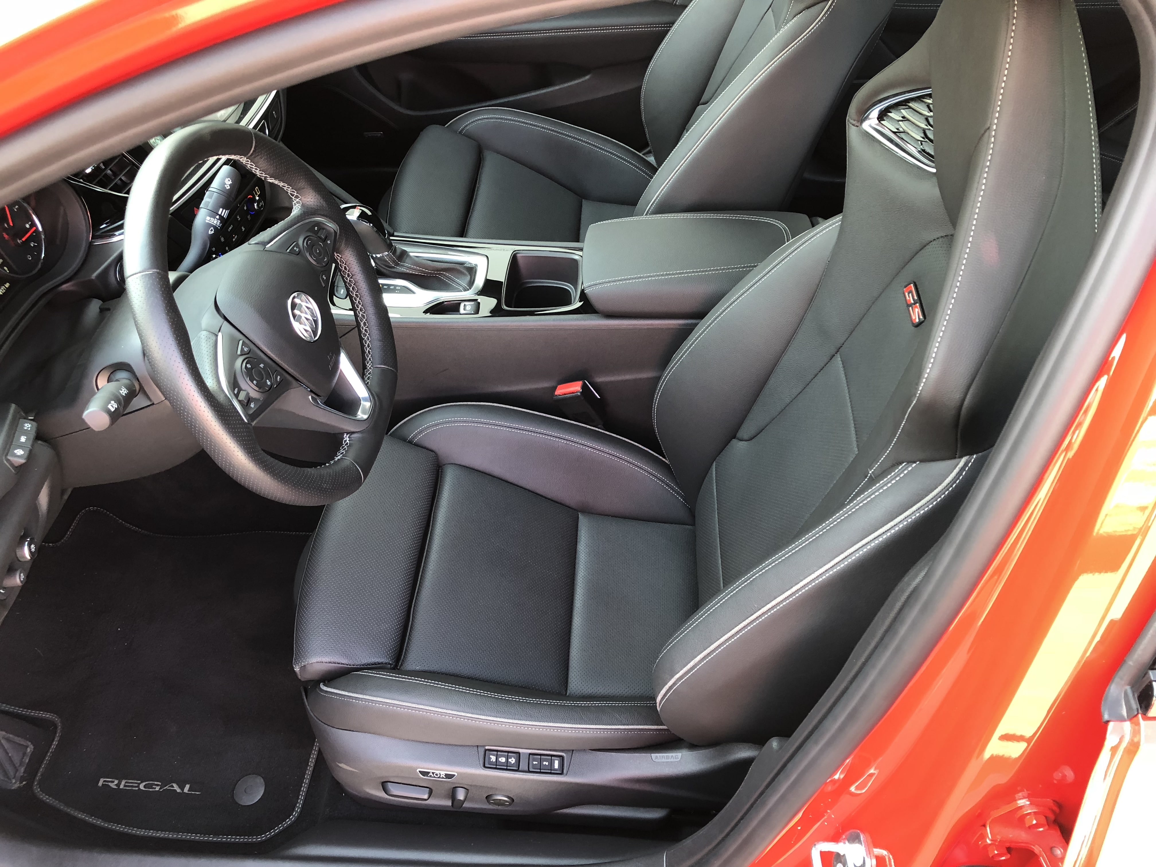 Buick Buick Regal Sportback interior specifications