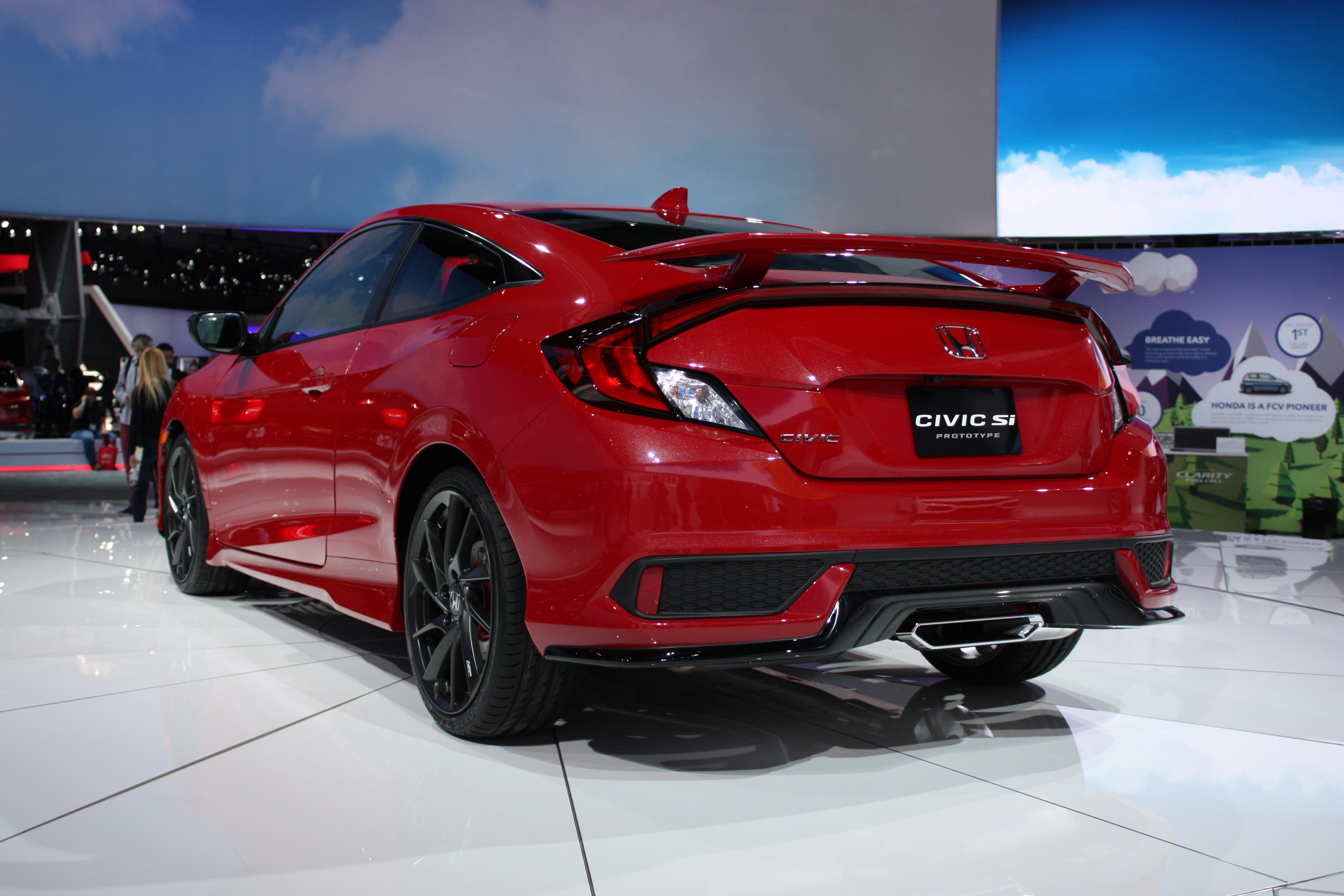 Honda Civic Si Sedan reviews big