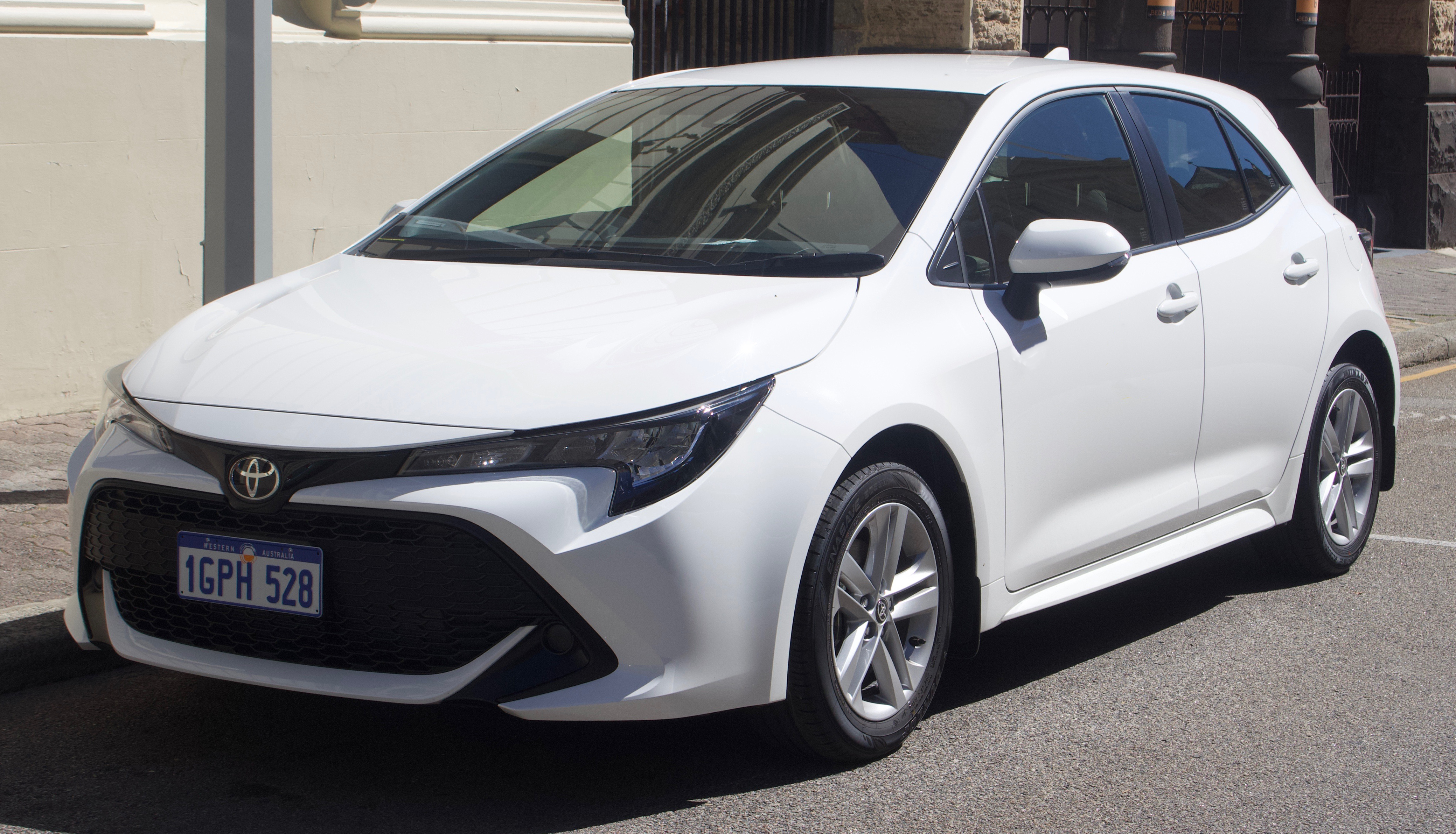Toyota Corolla Hatchback Hybrid reviews 2019