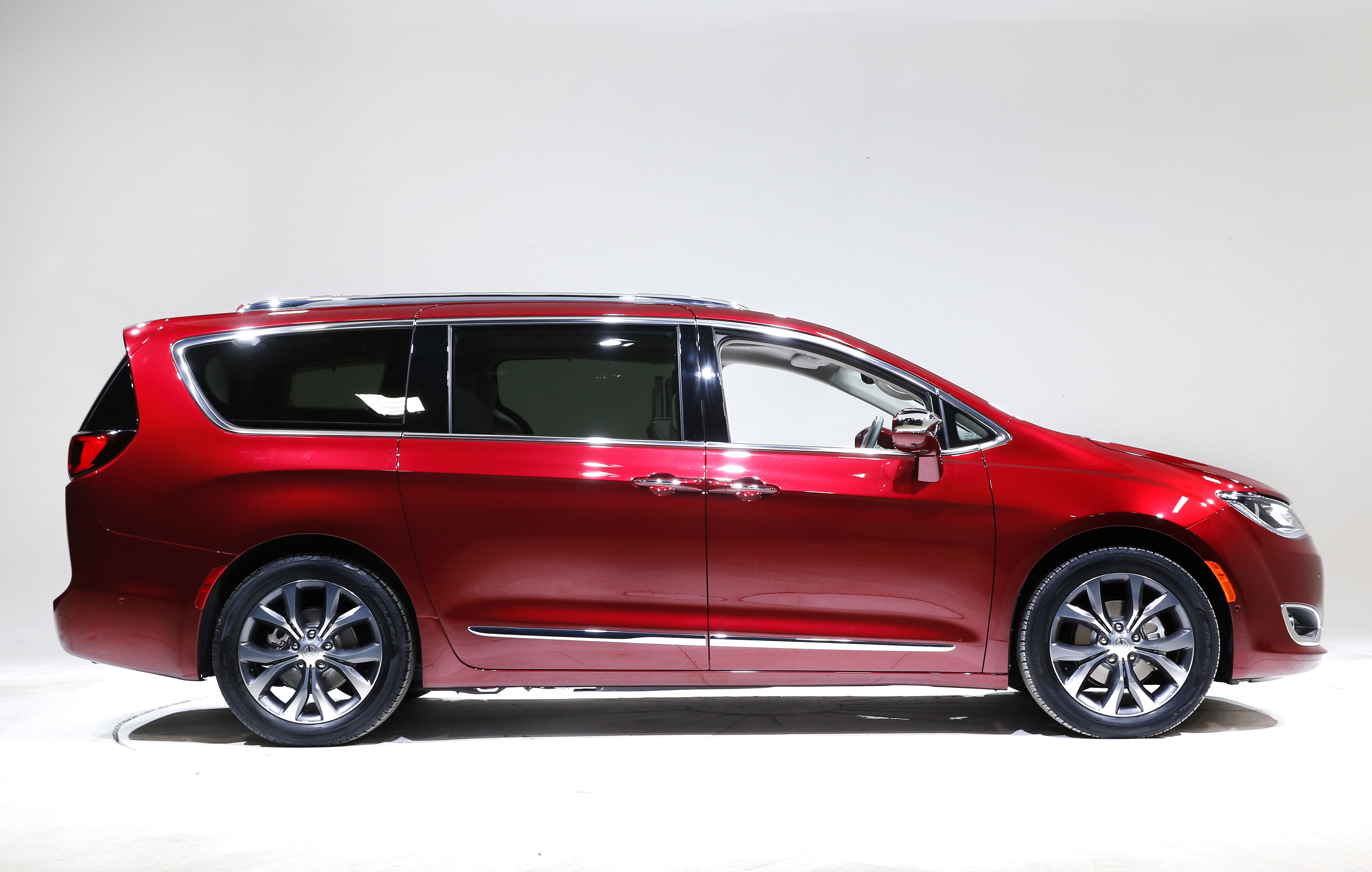 Chrysler Pacifica accessories restyling