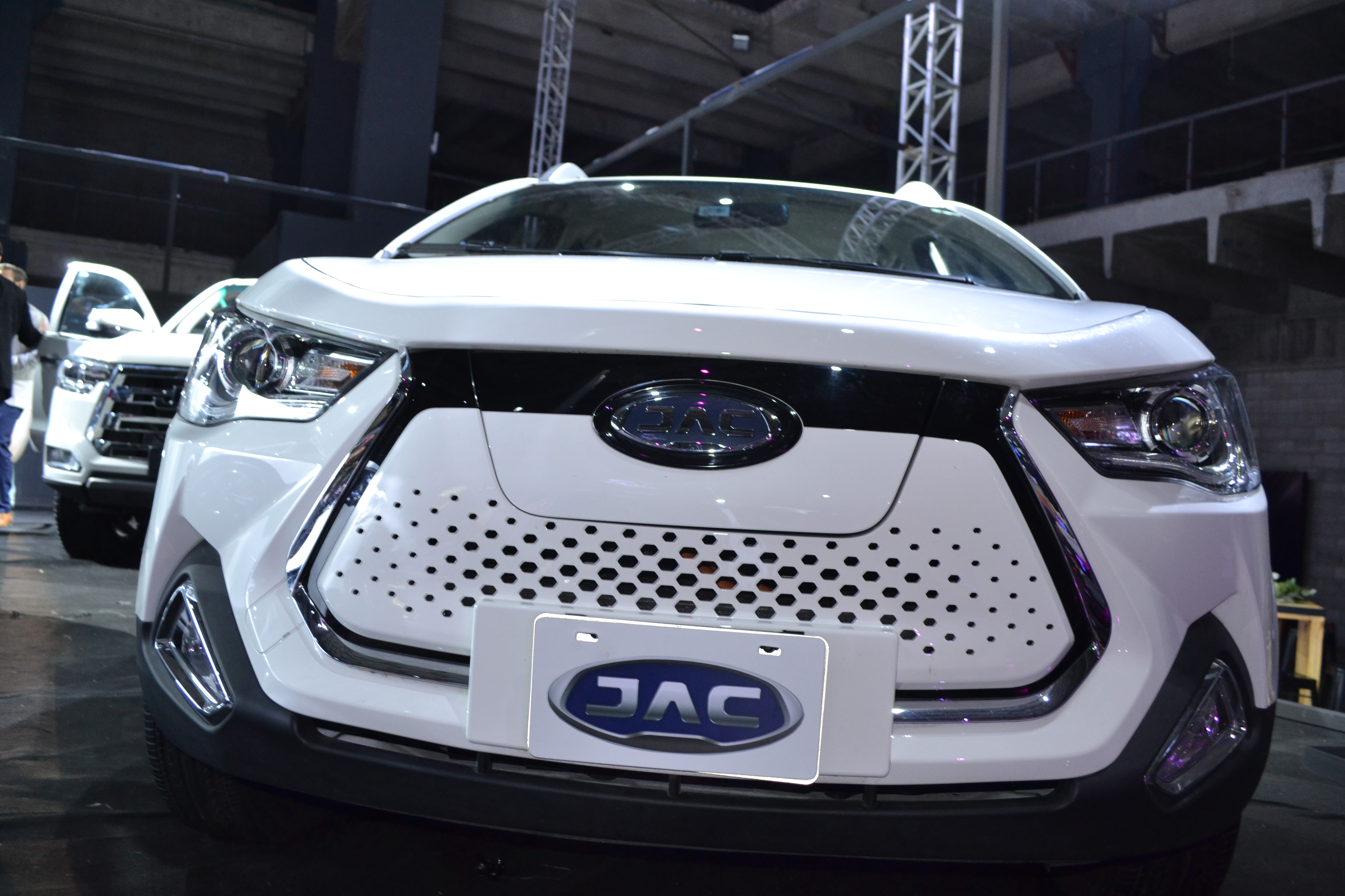 JAC T8 modern specifications