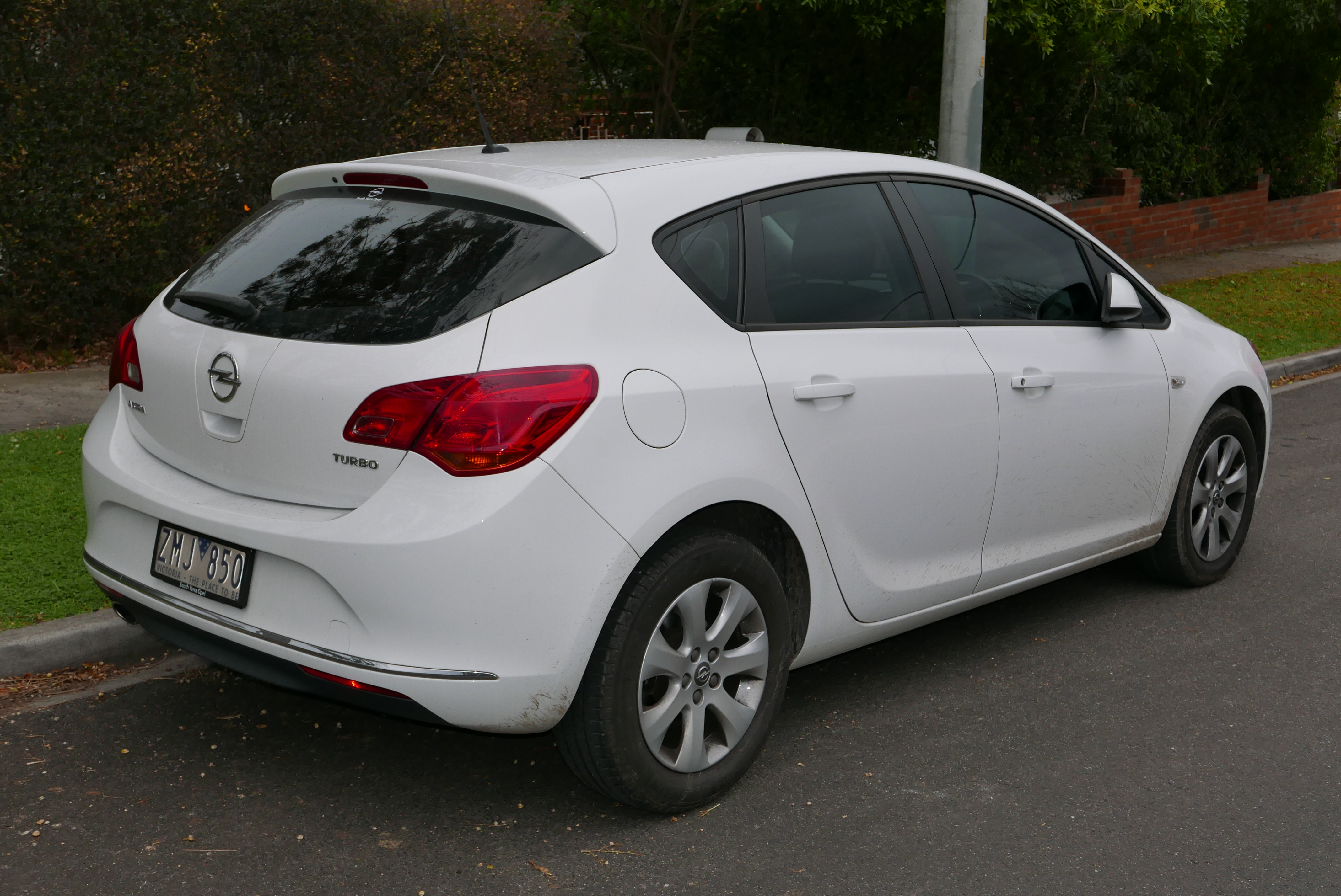 Opel Astra Hatchback exterior big