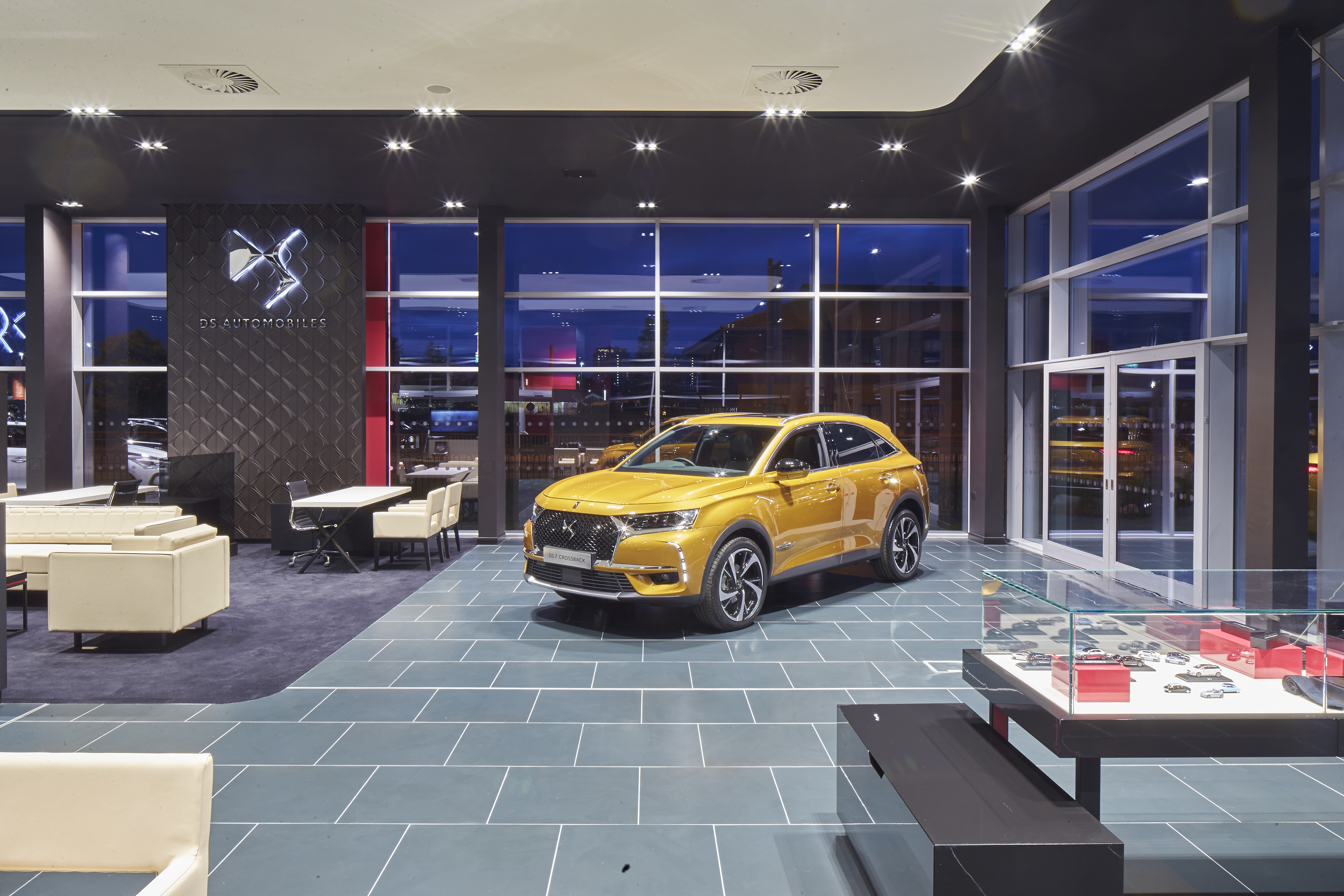 DS 7 Crossback reviews specifications