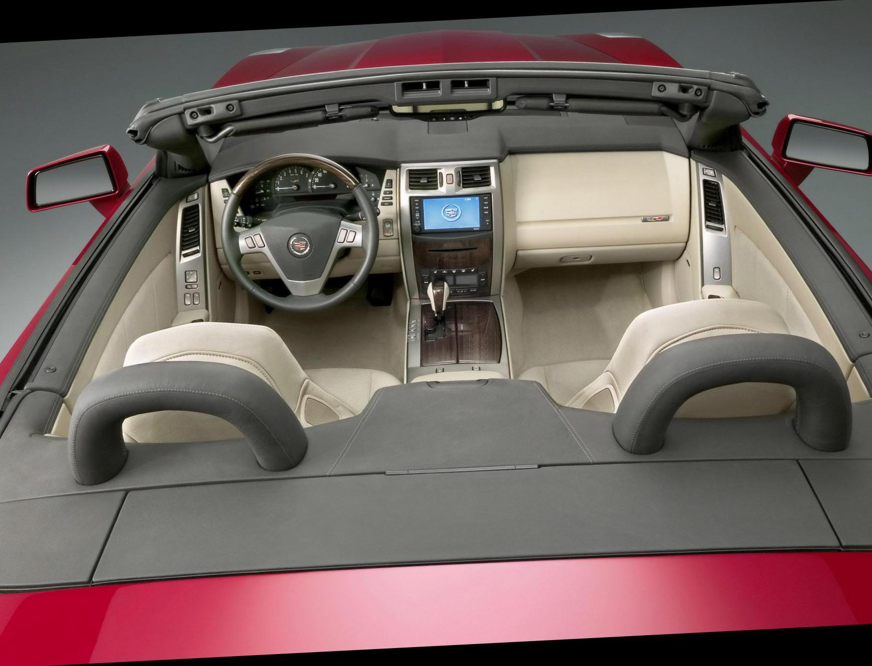 Cadillac XLR configuration coupe