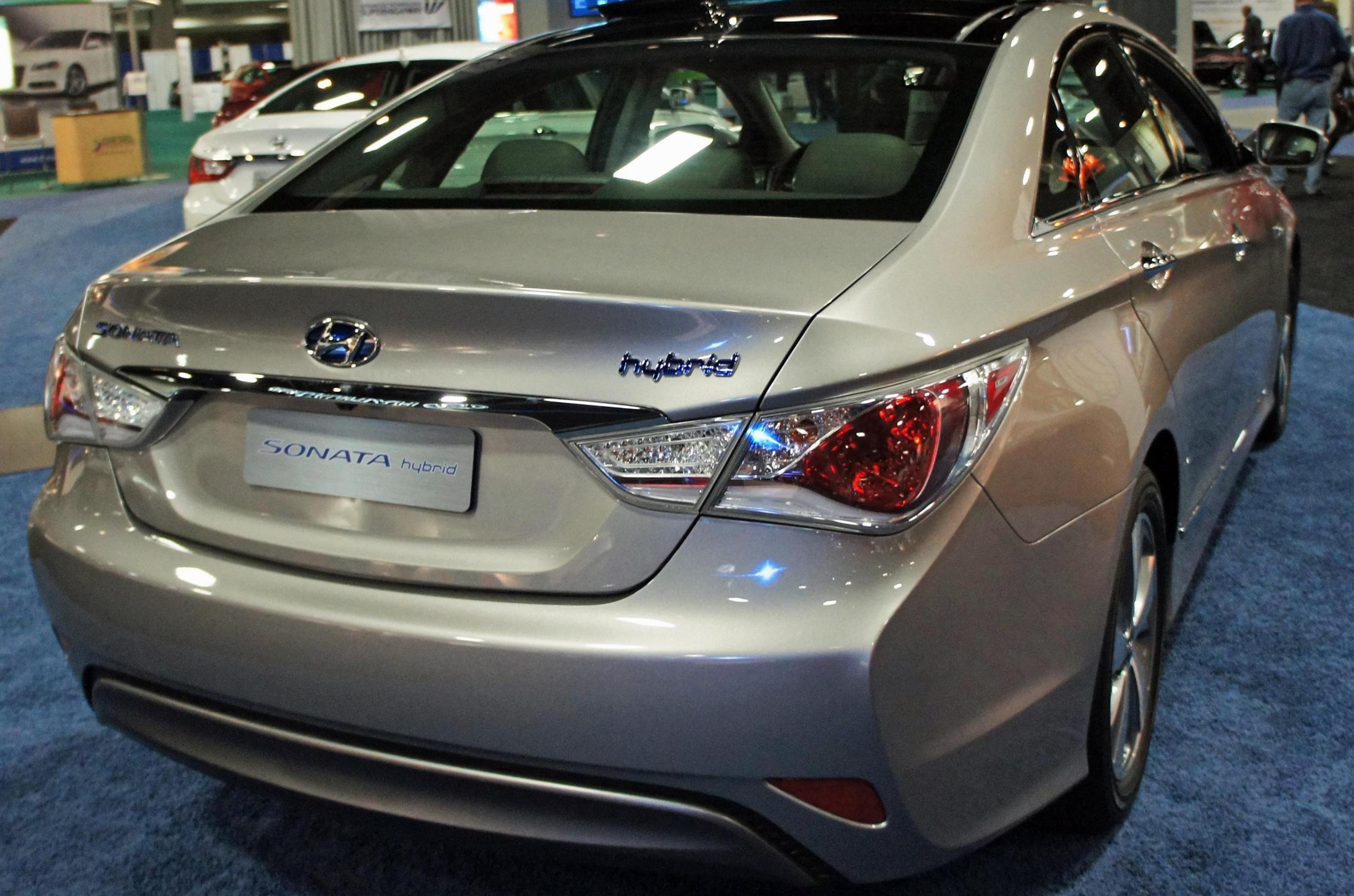 Sonata Hybrid Hyundai reviews 2011