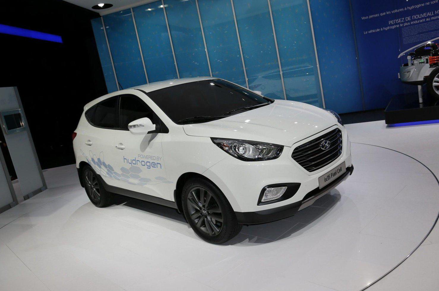 Hyundai ix35 Fuel Cell models sedan