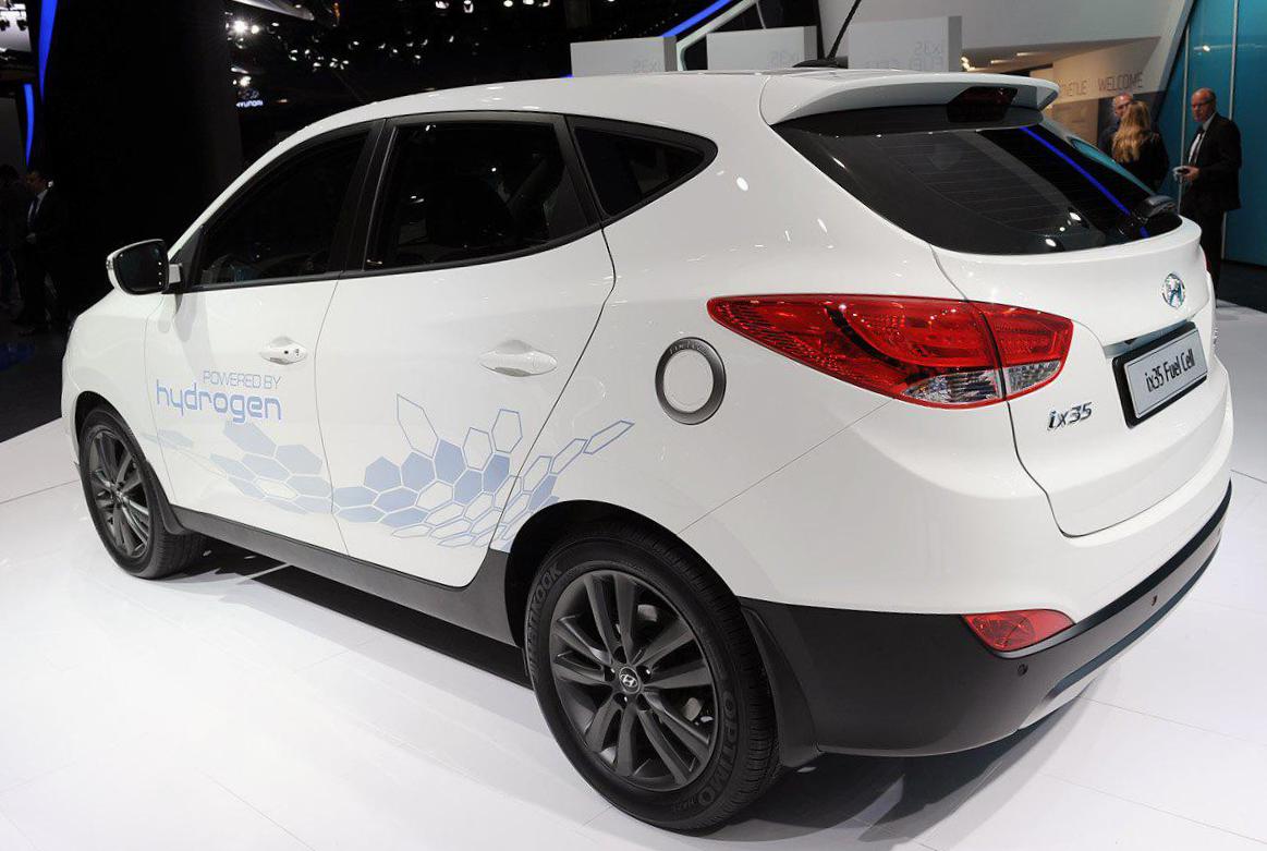 ix35 Fuel Cell Hyundai approved sedan