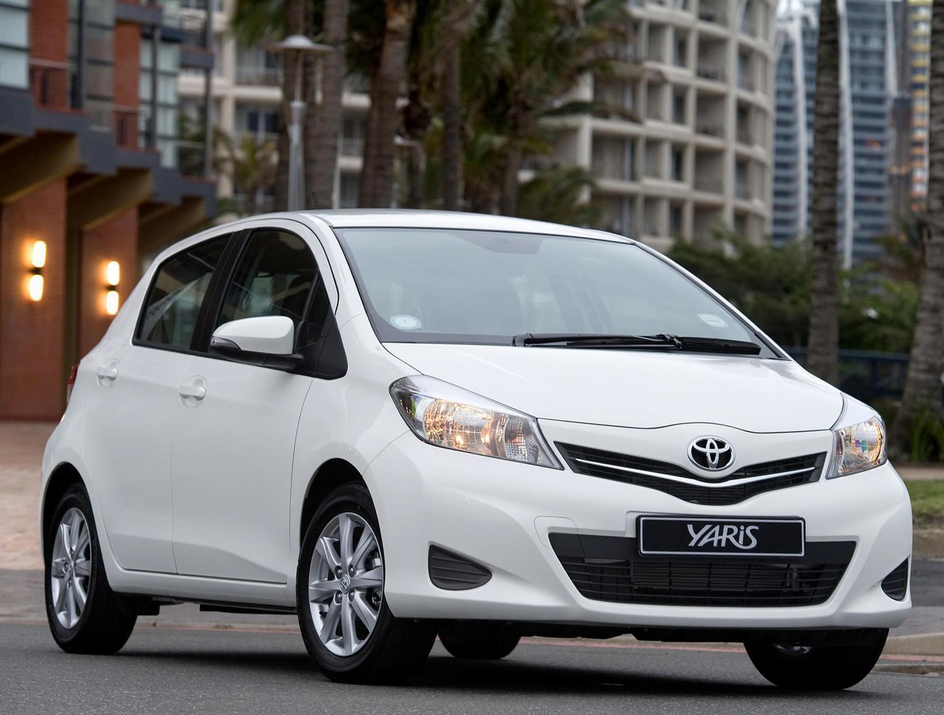 Yaris 5 doors Toyota cost 2015