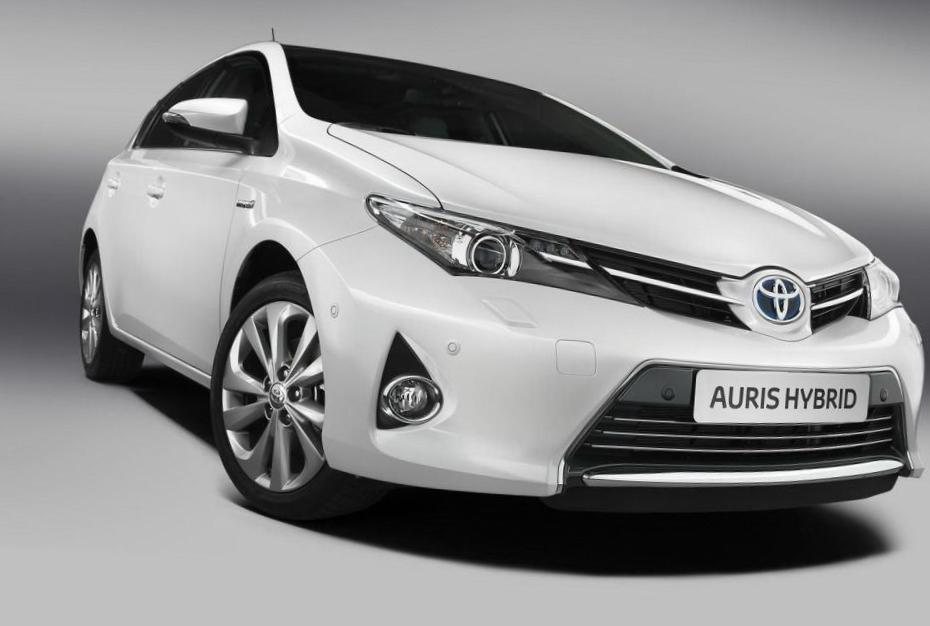 Toyota Auris Hybrid how mach sedan