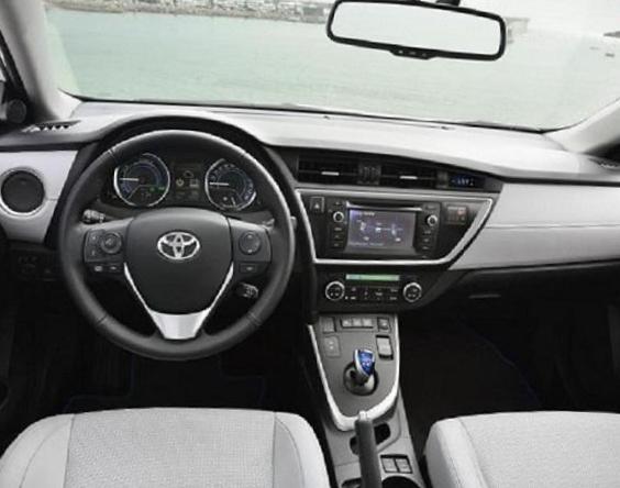 Toyota Auris Hybrid model suv