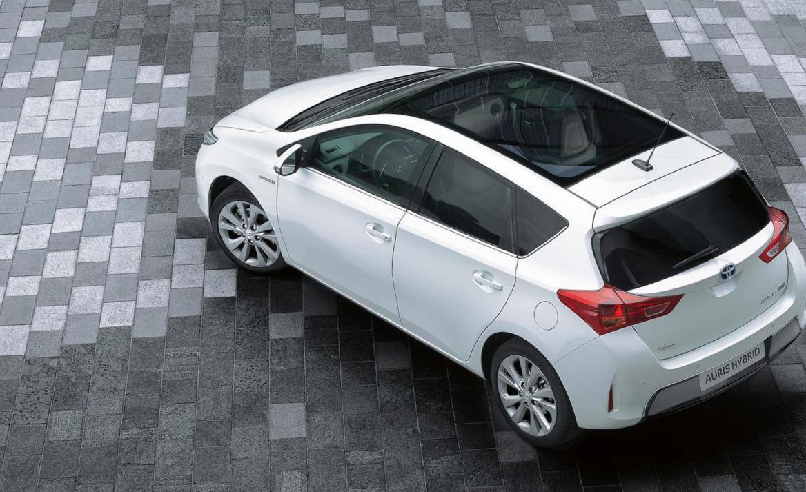 Toyota Auris Touring Sports Hybrid Characteristics 2012