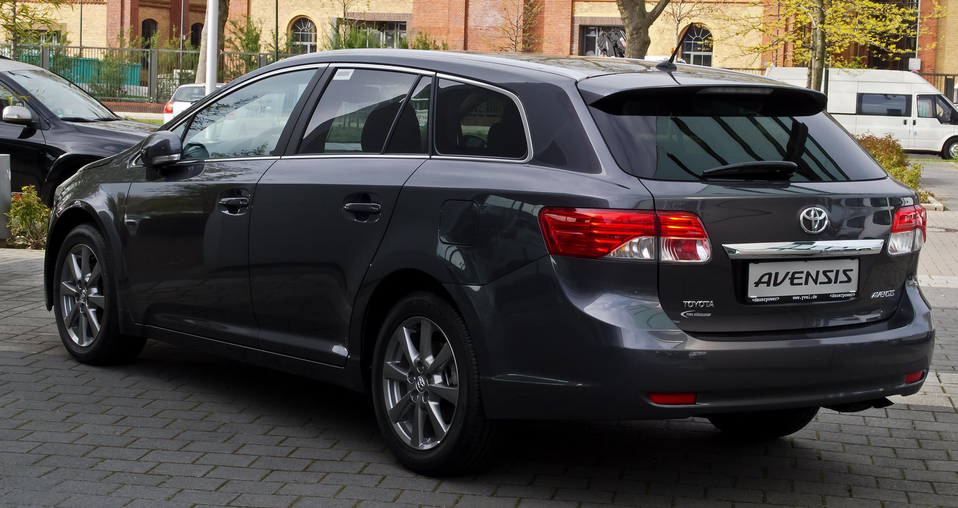 Toyota Avensis review 2012