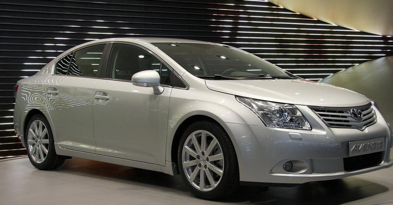 Avensis Toyota cost 2013