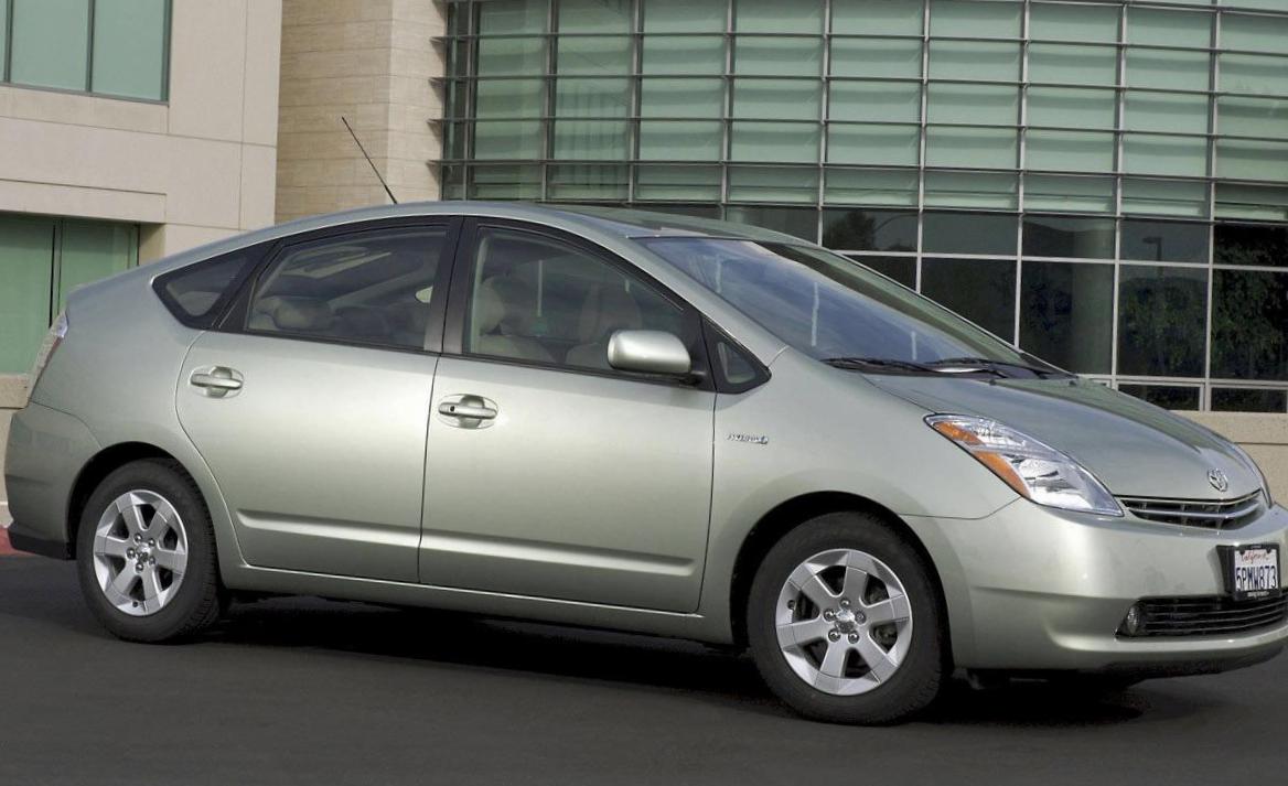 Prius Toyota cost 2011