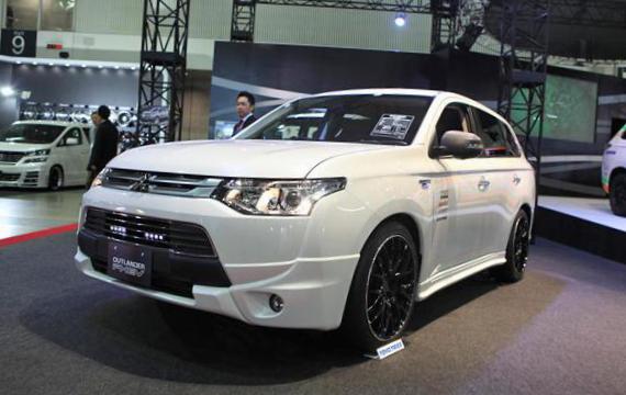 Mitsubishi Outlander PHEV Specification 2014