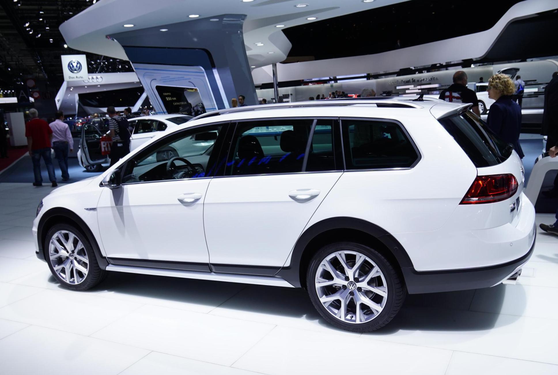 Volkswagen Golf Alltrack reviews 2013