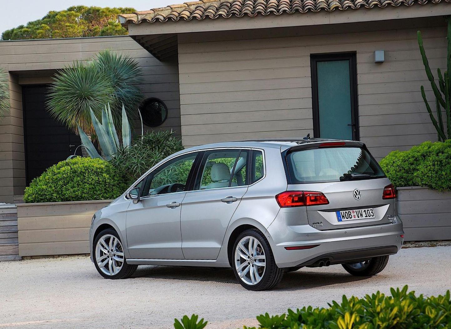 Golf Sportsvan Volkswagen price sedan