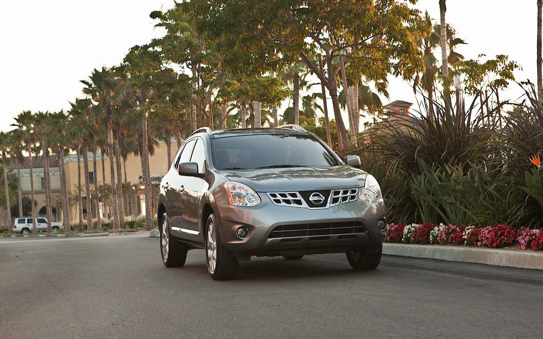 Nissan Rogue cost 2013
