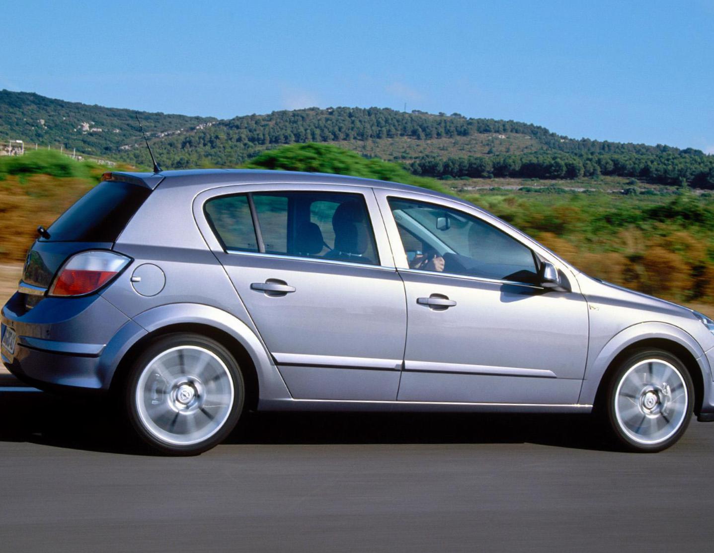 Opel Astra H Hatchback usa 2008