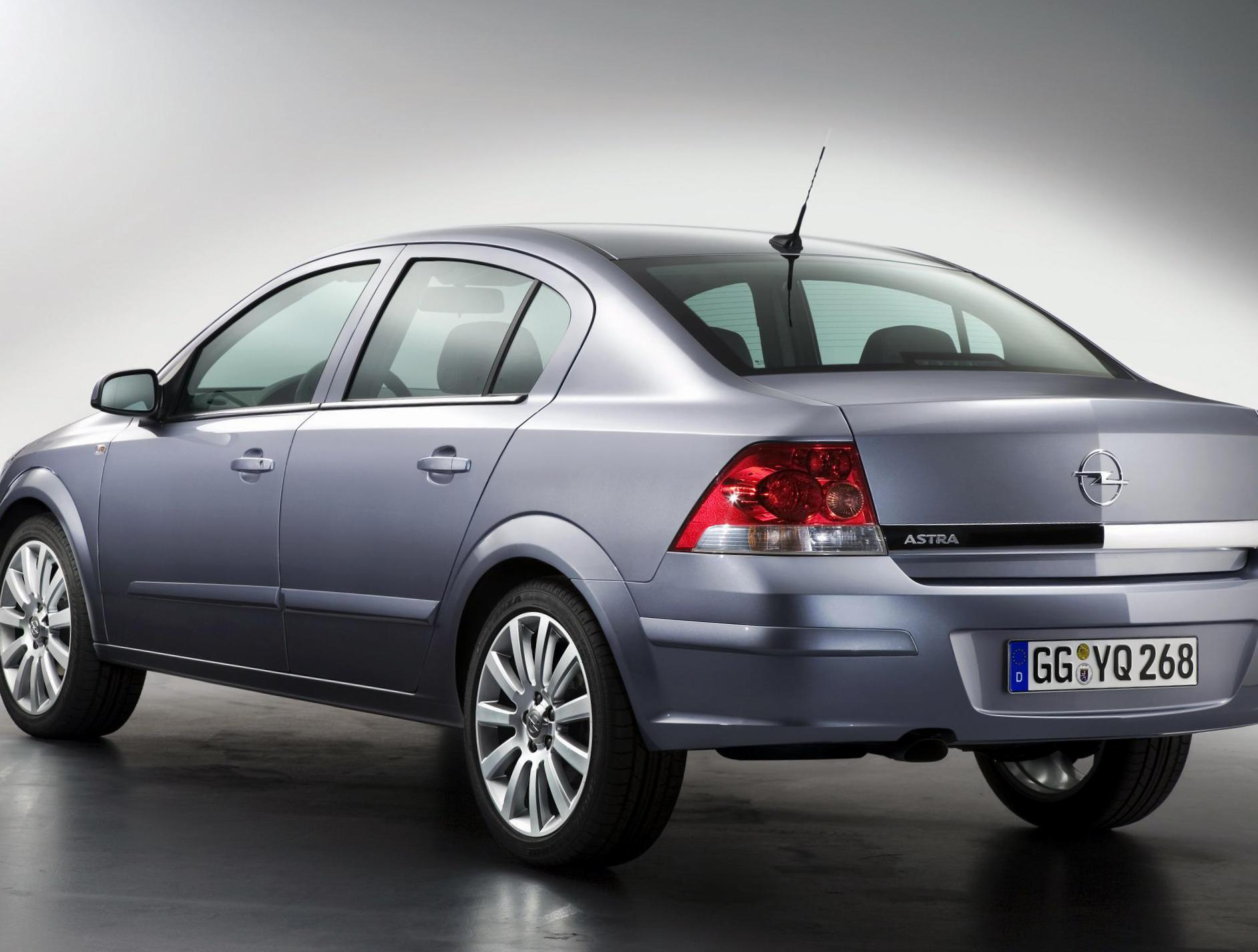 Opel Astra H Sedan reviews minivan