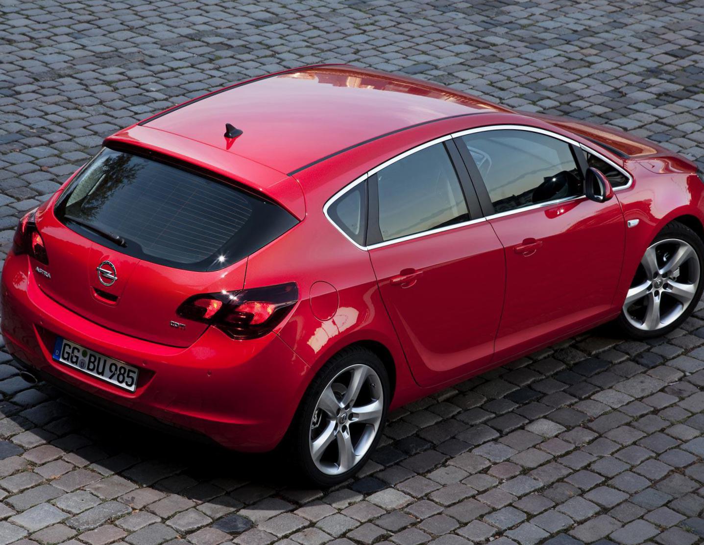 Opel Astra J Hatchback reviews 2014