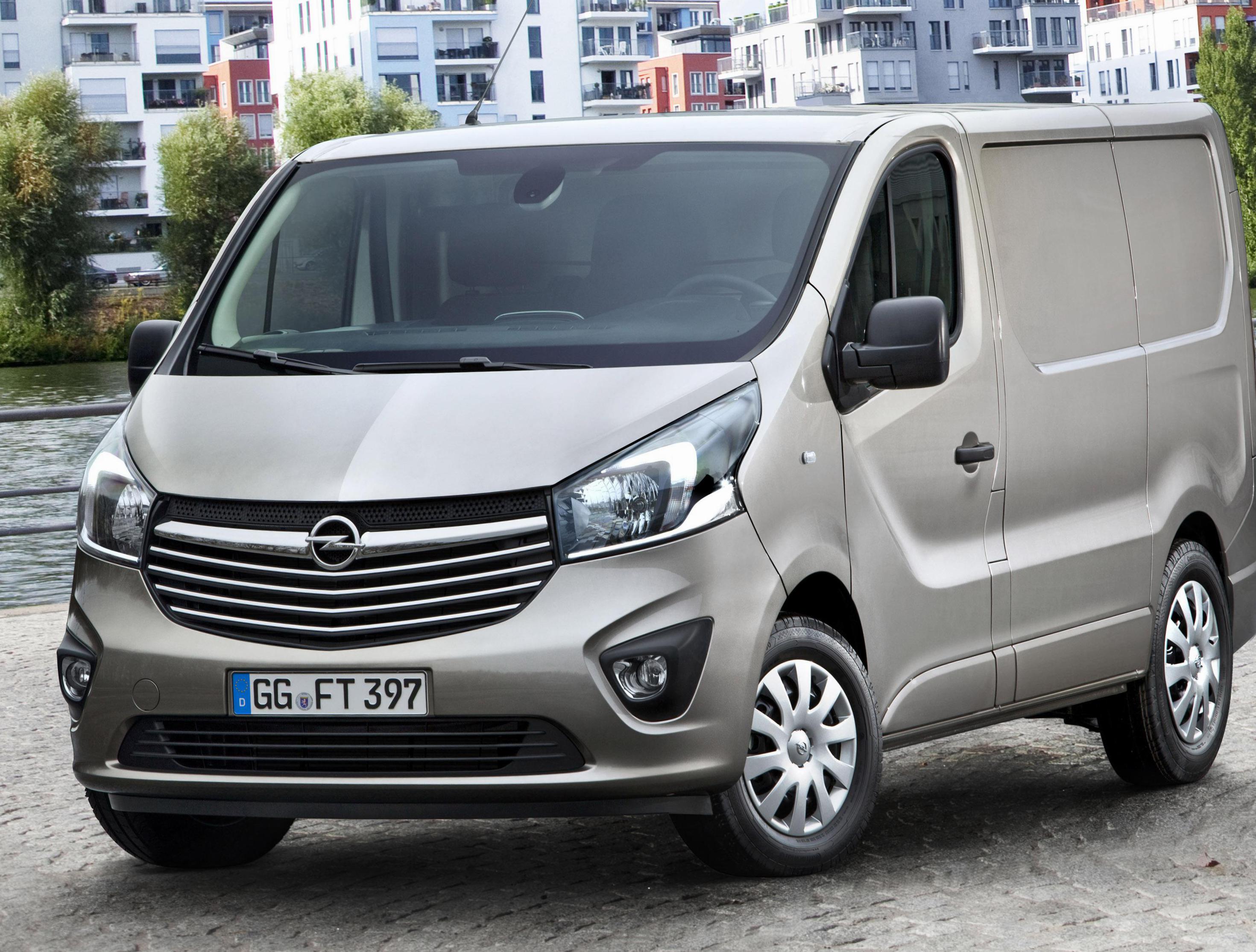 Opel Vivaro Combi reviews minivan