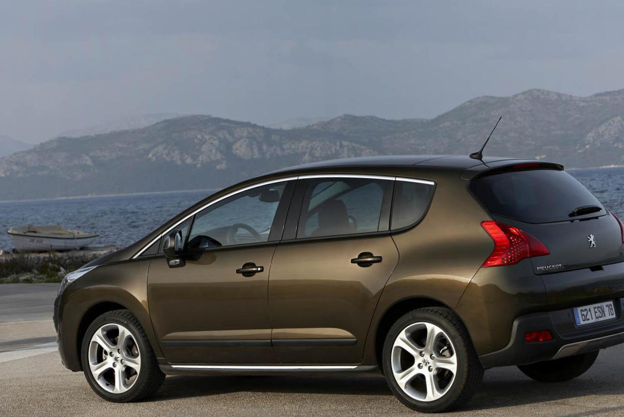 3008 Peugeot review 2015