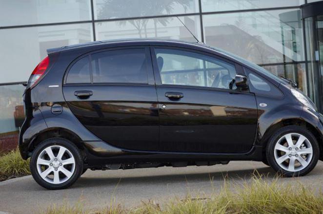 Peugeot iOn auto 2014