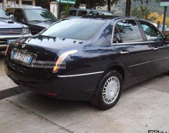 Lancia Thesis usa minivan