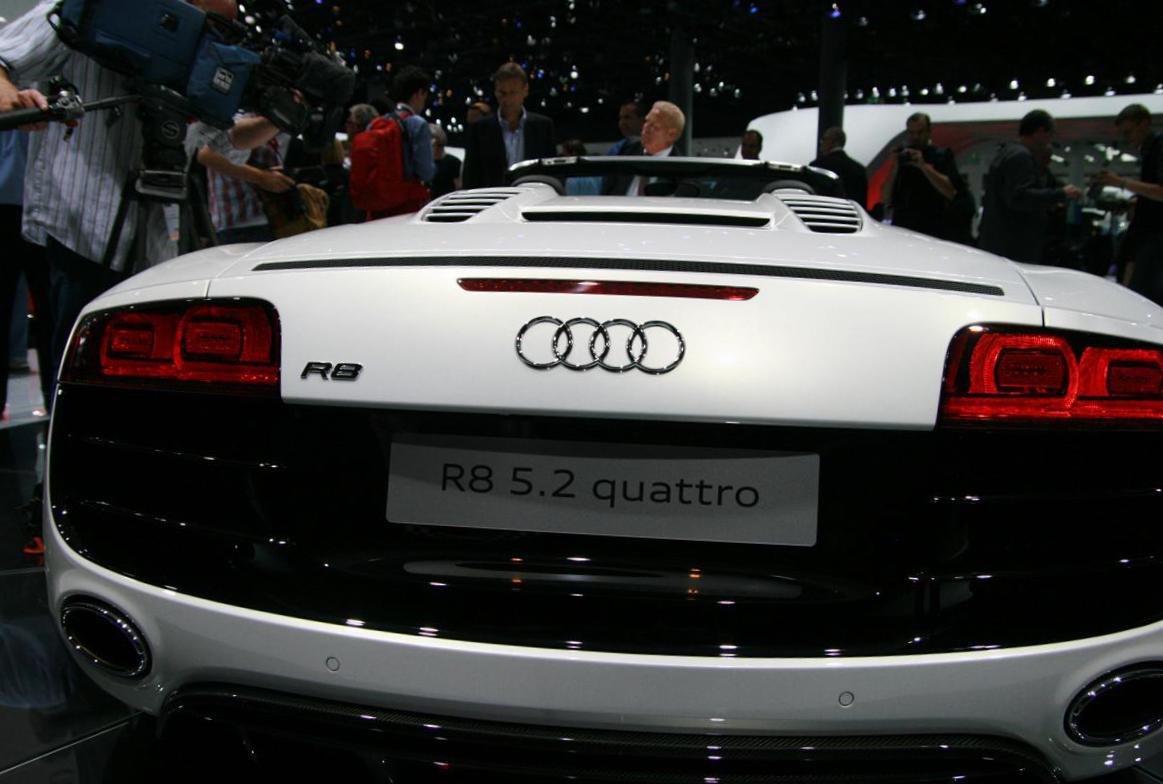 Audi R8 Spyder specs 2011