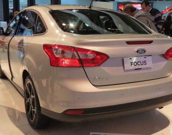 Focus Sedan Ford review hatchback