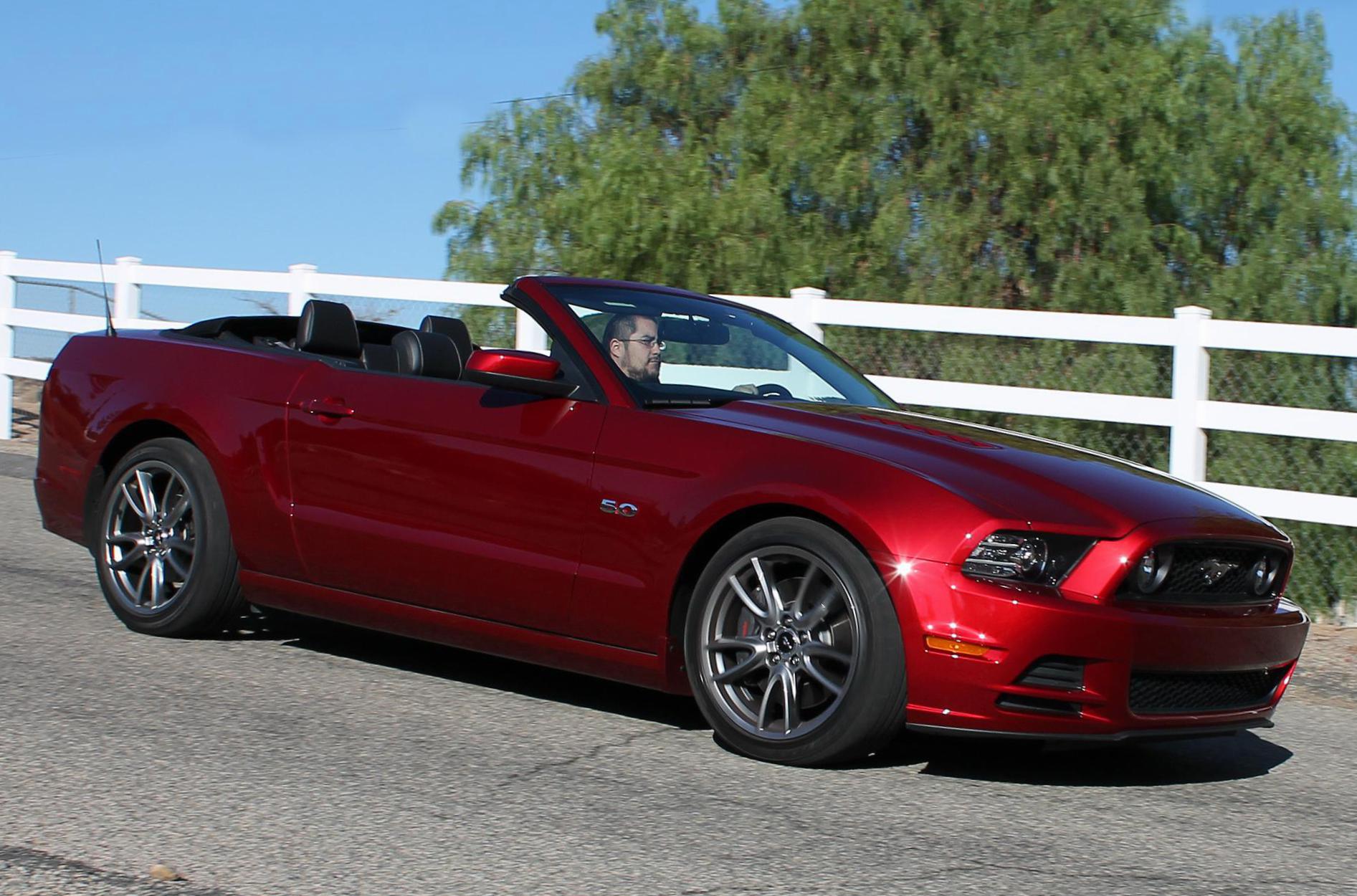 Mustang Convertible Ford spec 2013