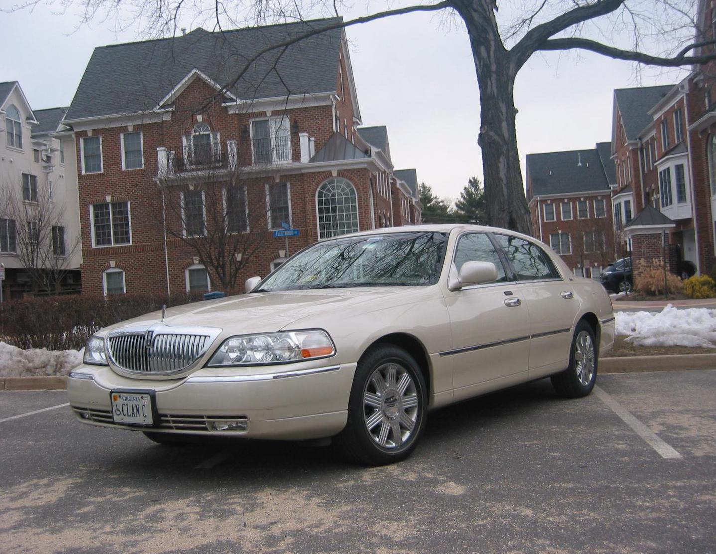 Lincoln Town Car cost 2010