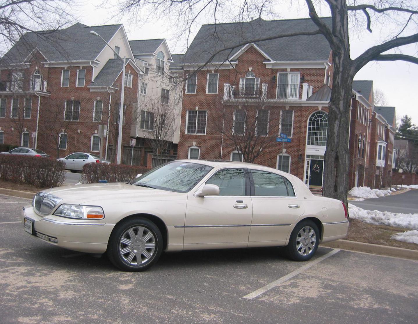 Lincoln Town Car model 2012