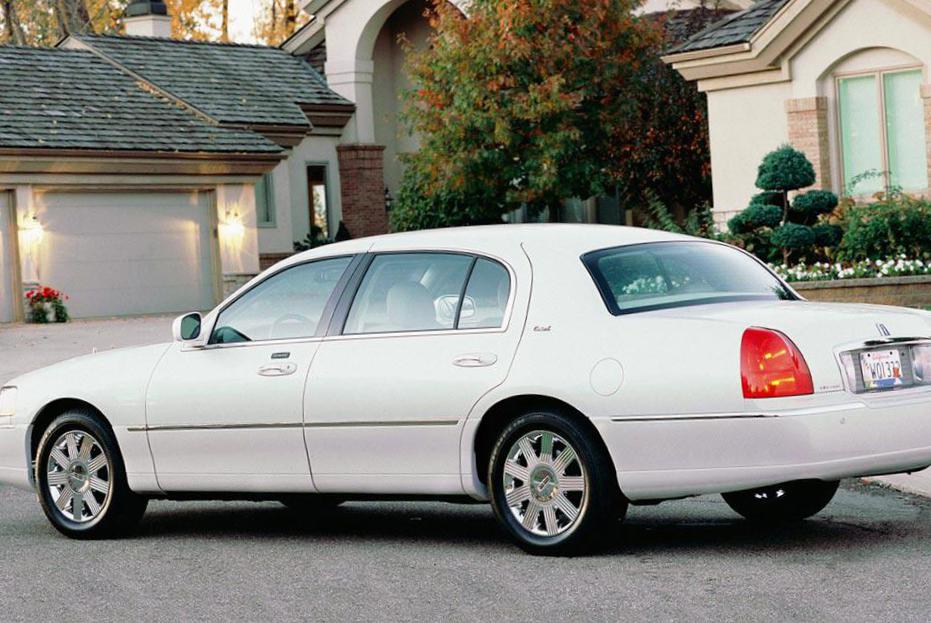 Lincoln Town Car Specification 2009