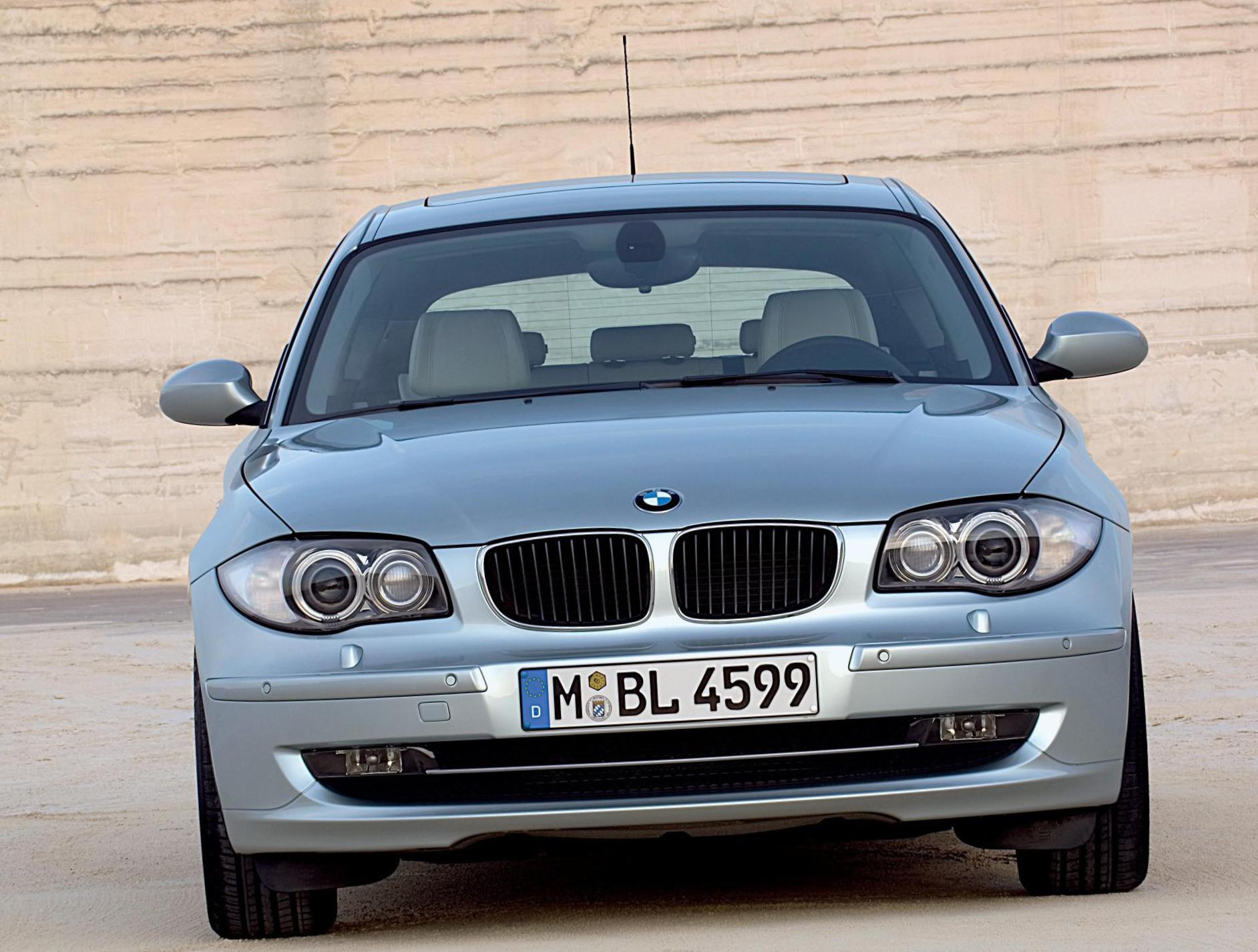 1 Series 3 doors (E81) BMW how mach hatchback