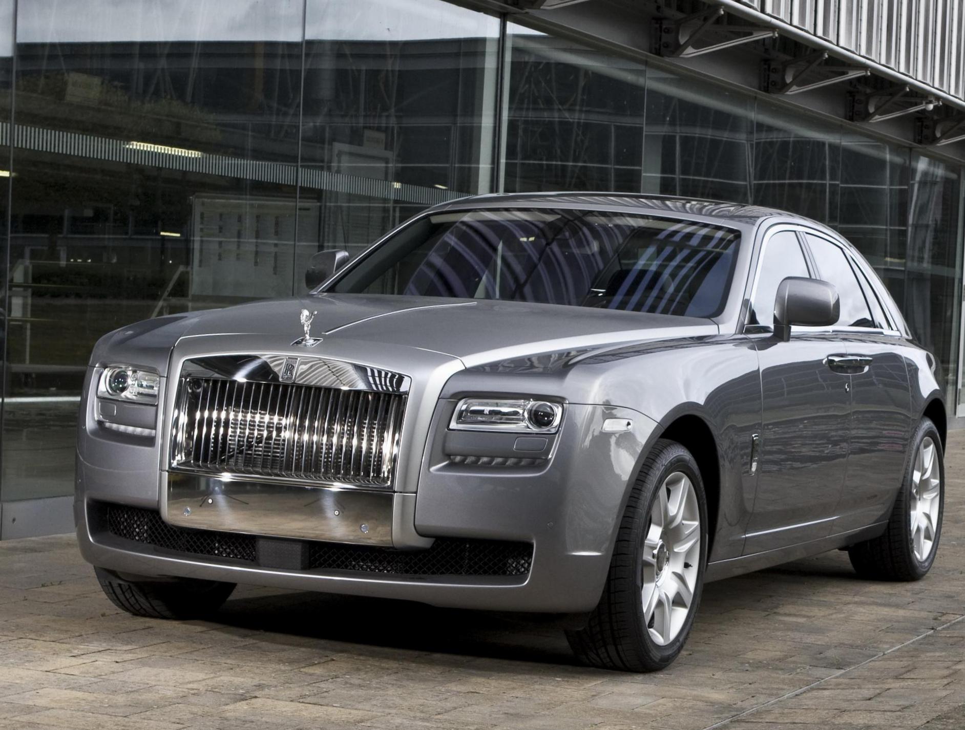 Rolls-Royce Ghost Characteristics 2011