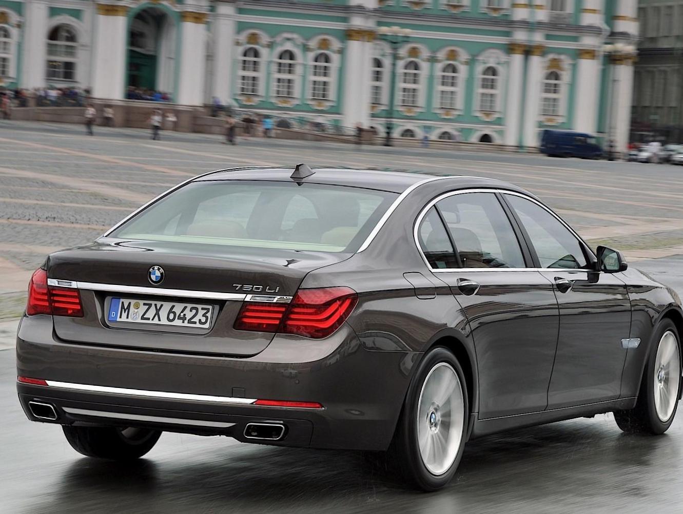BMW 7 Series (F01) review liftback