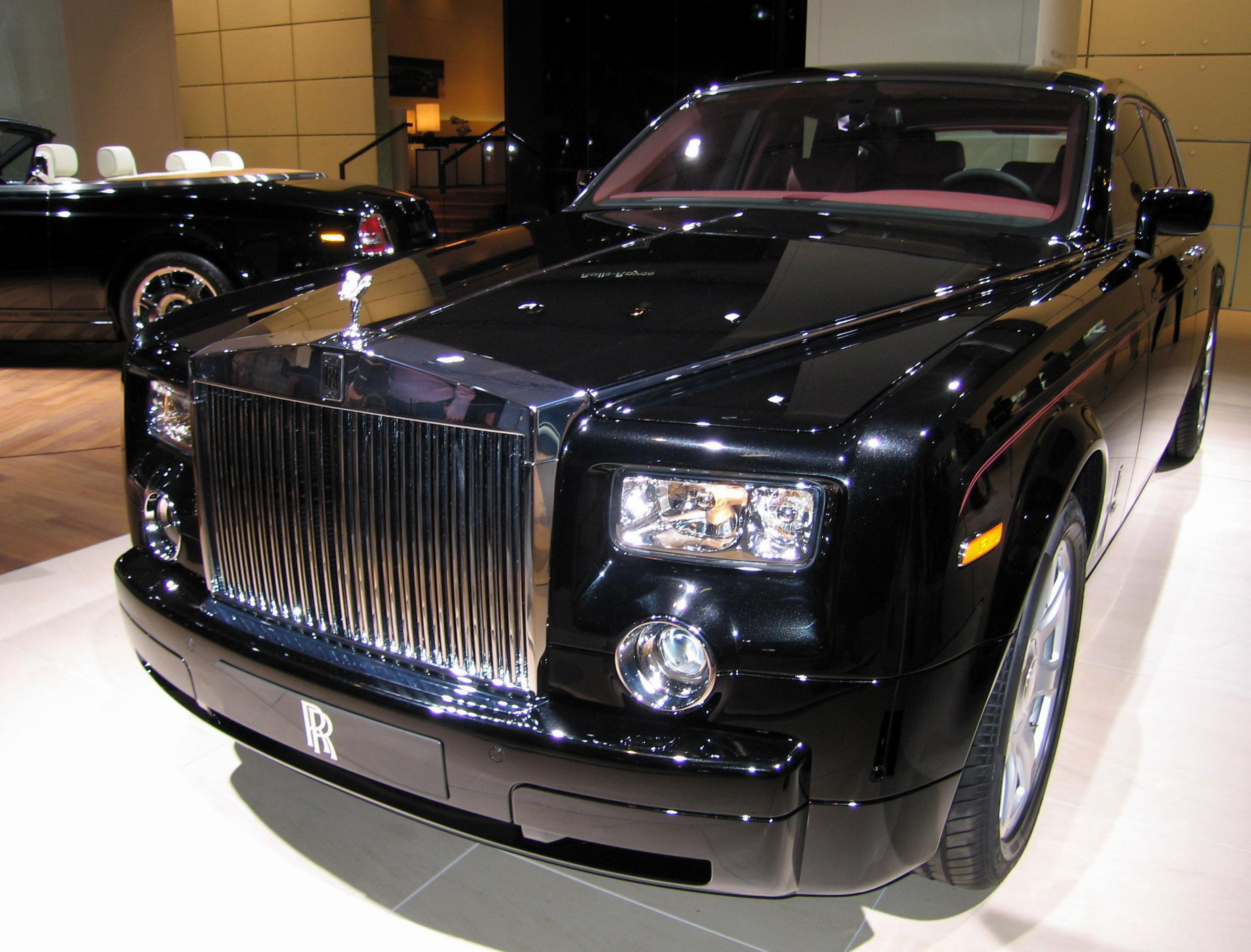 Rolls-Royce Phantom spec sedan