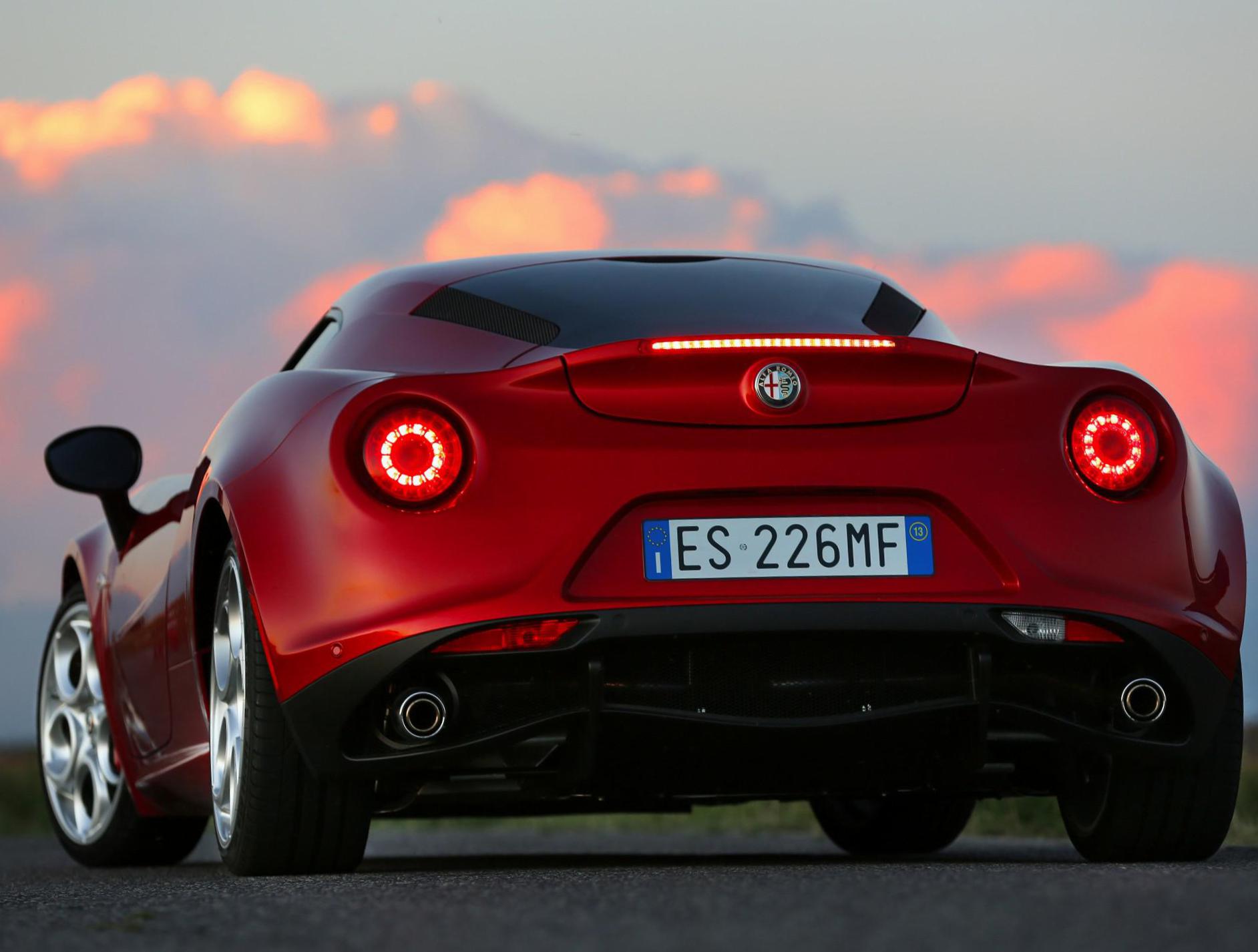 Alfa Romeo 4C approved coupe