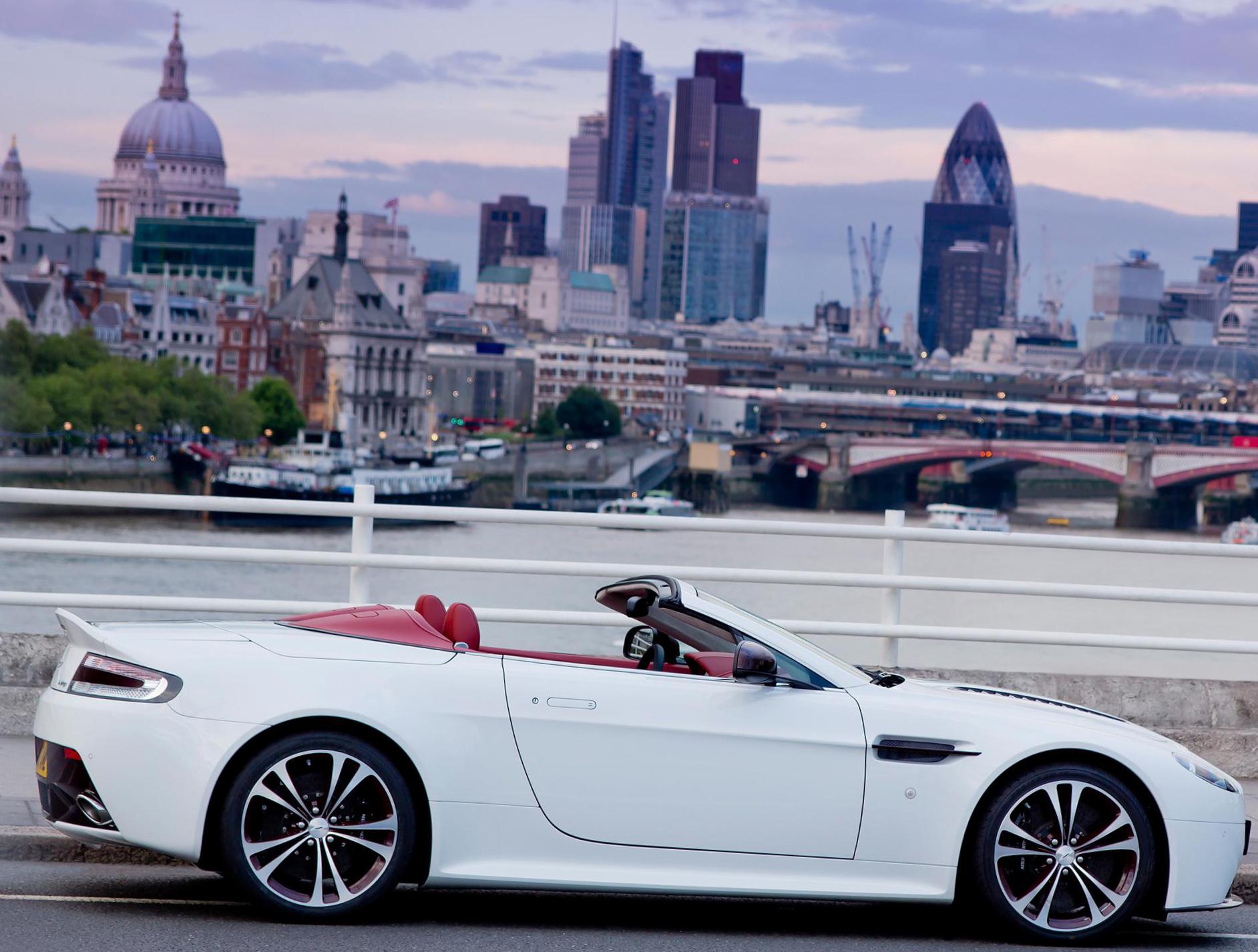 Aston Martin Vantage Roadster 2012 cabriolet