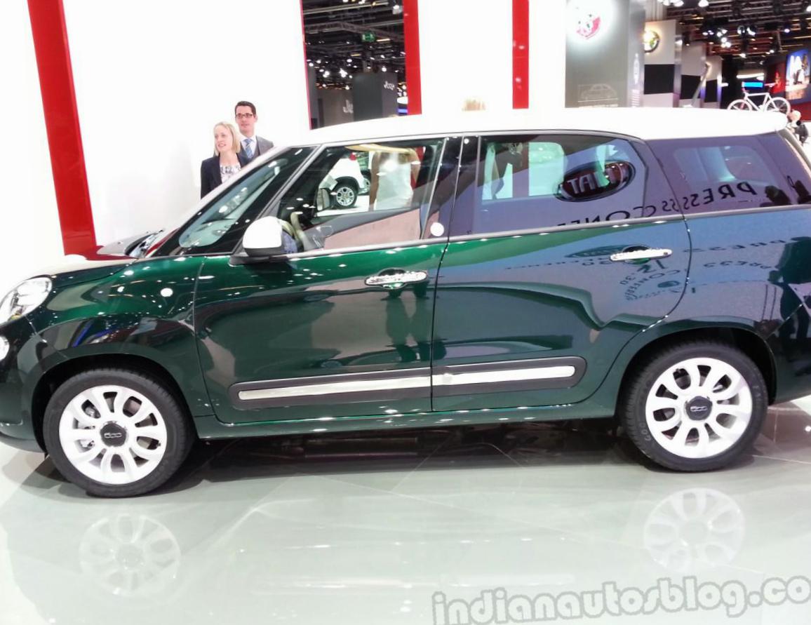 Rear view of Fiat 500L Living 2013