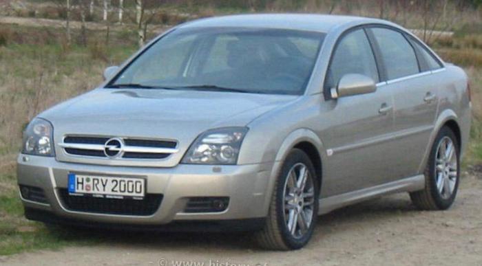 Rear view of Opel Vectra C Hatchback 2002