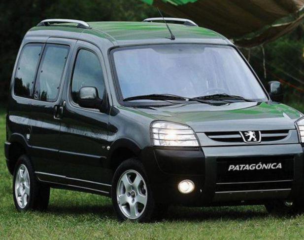 Rear view of Peugeot Partner Tepee 2015