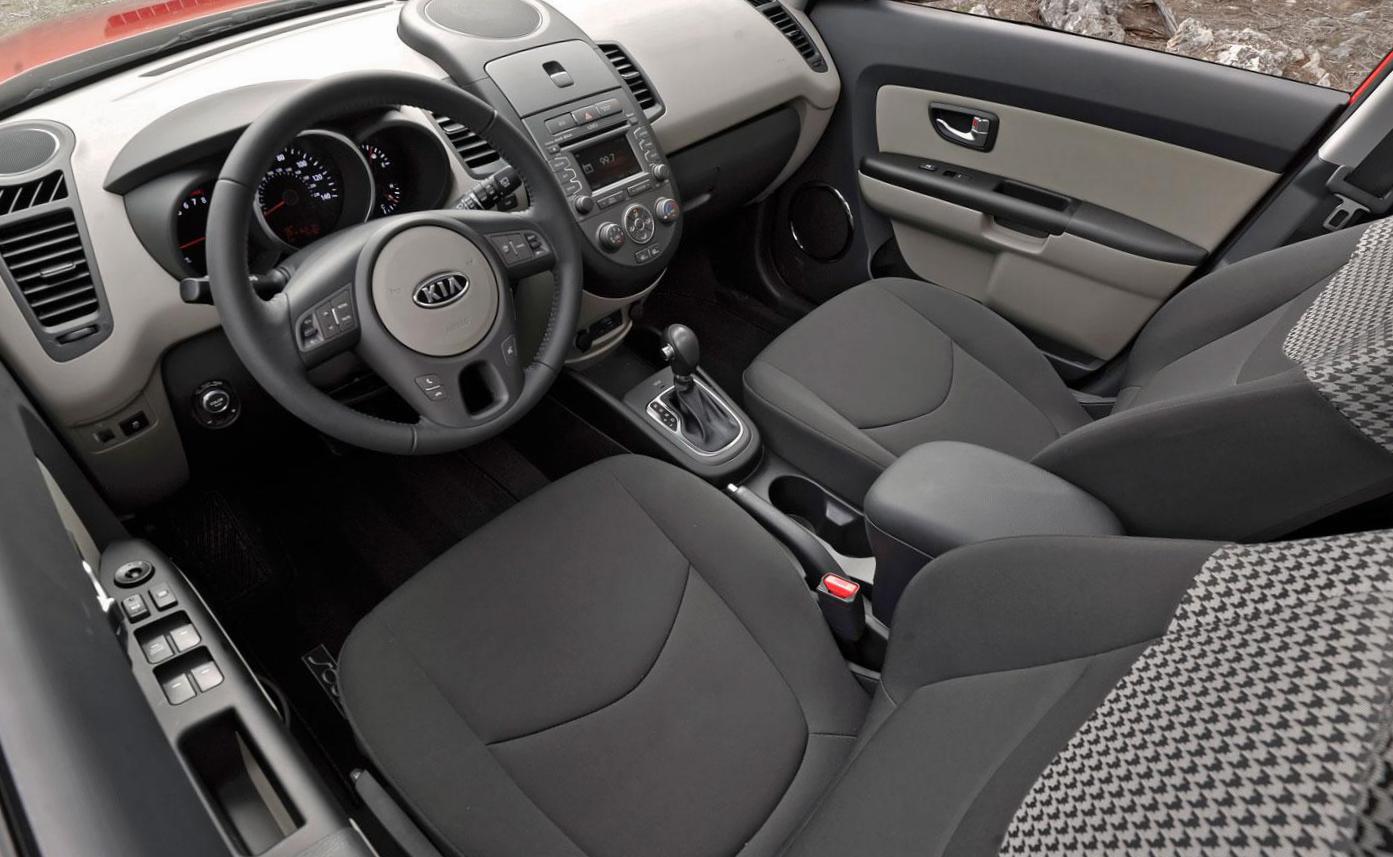 KIA Soul 2013 minivan